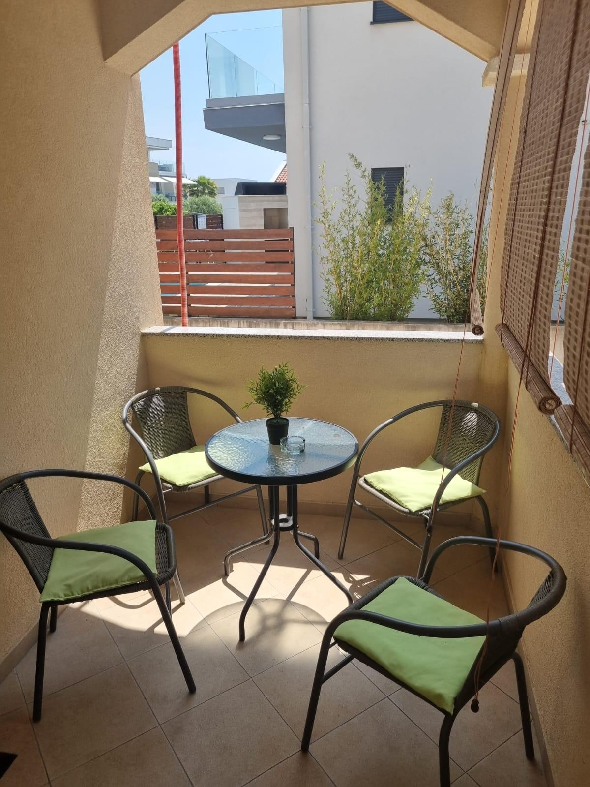 One bedroom apartment with terrace and sea view Sukošan, Zadar  A-b