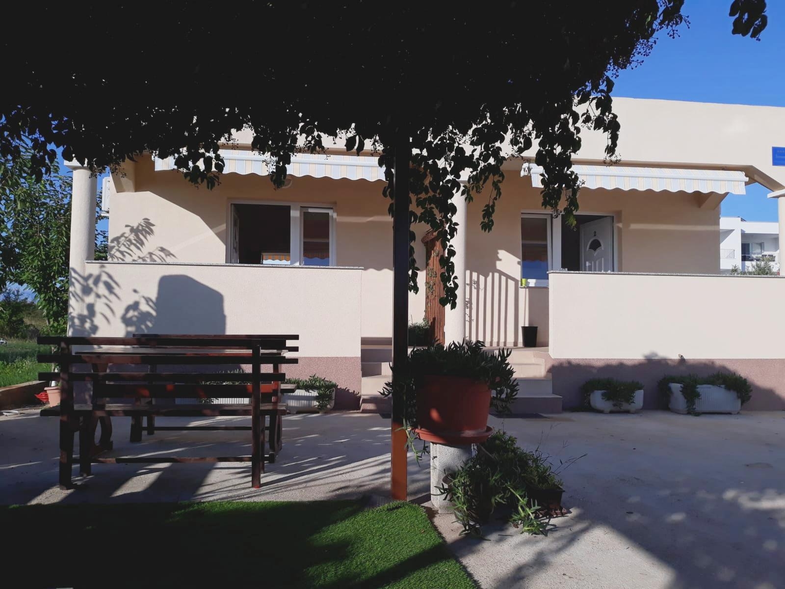 One bedroom apartment with terrace and sea view Sukošan, Zadar (A-23119-b)