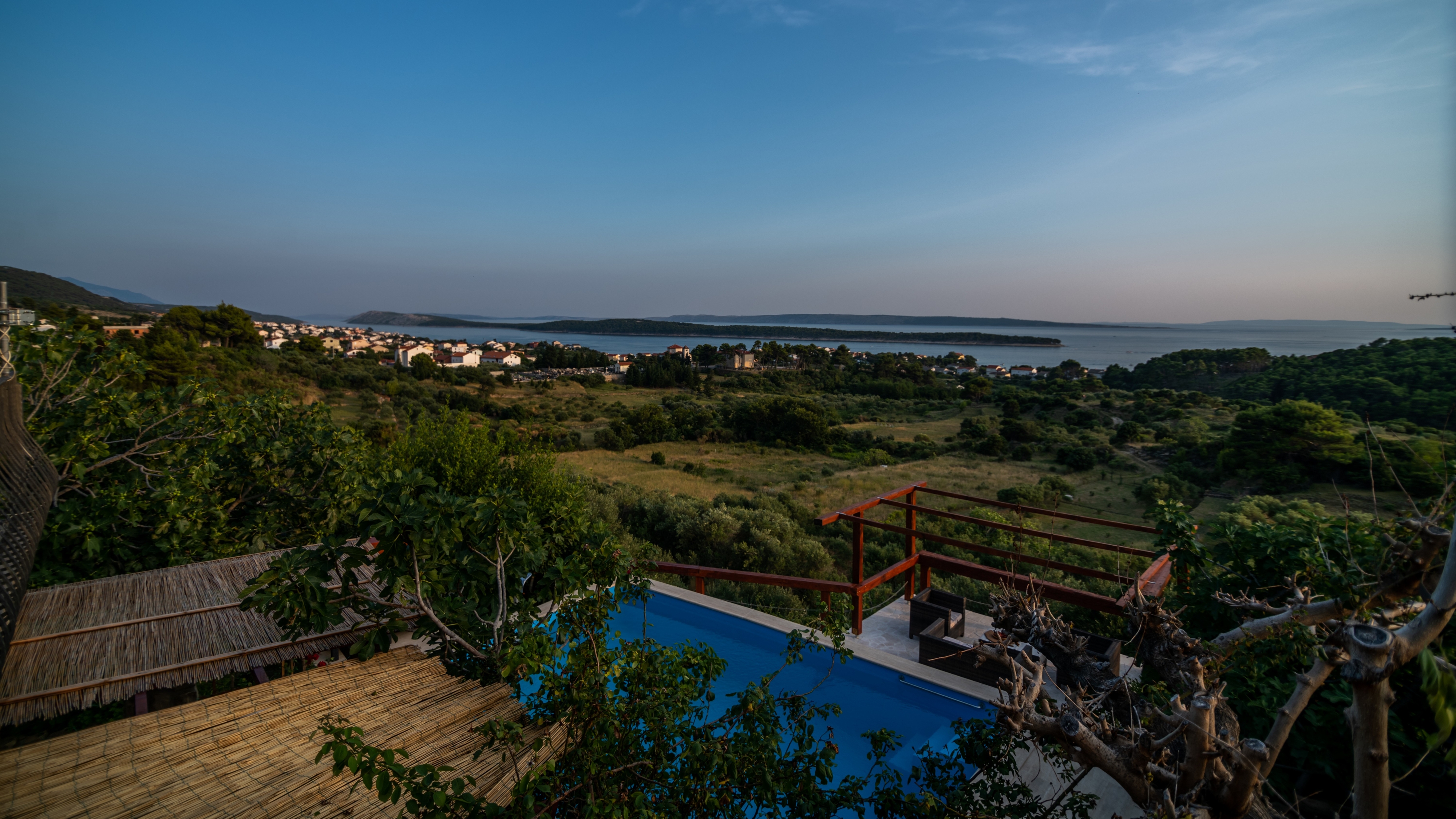 Three bedroom house with balcony and sea view Banjol, Rab  K