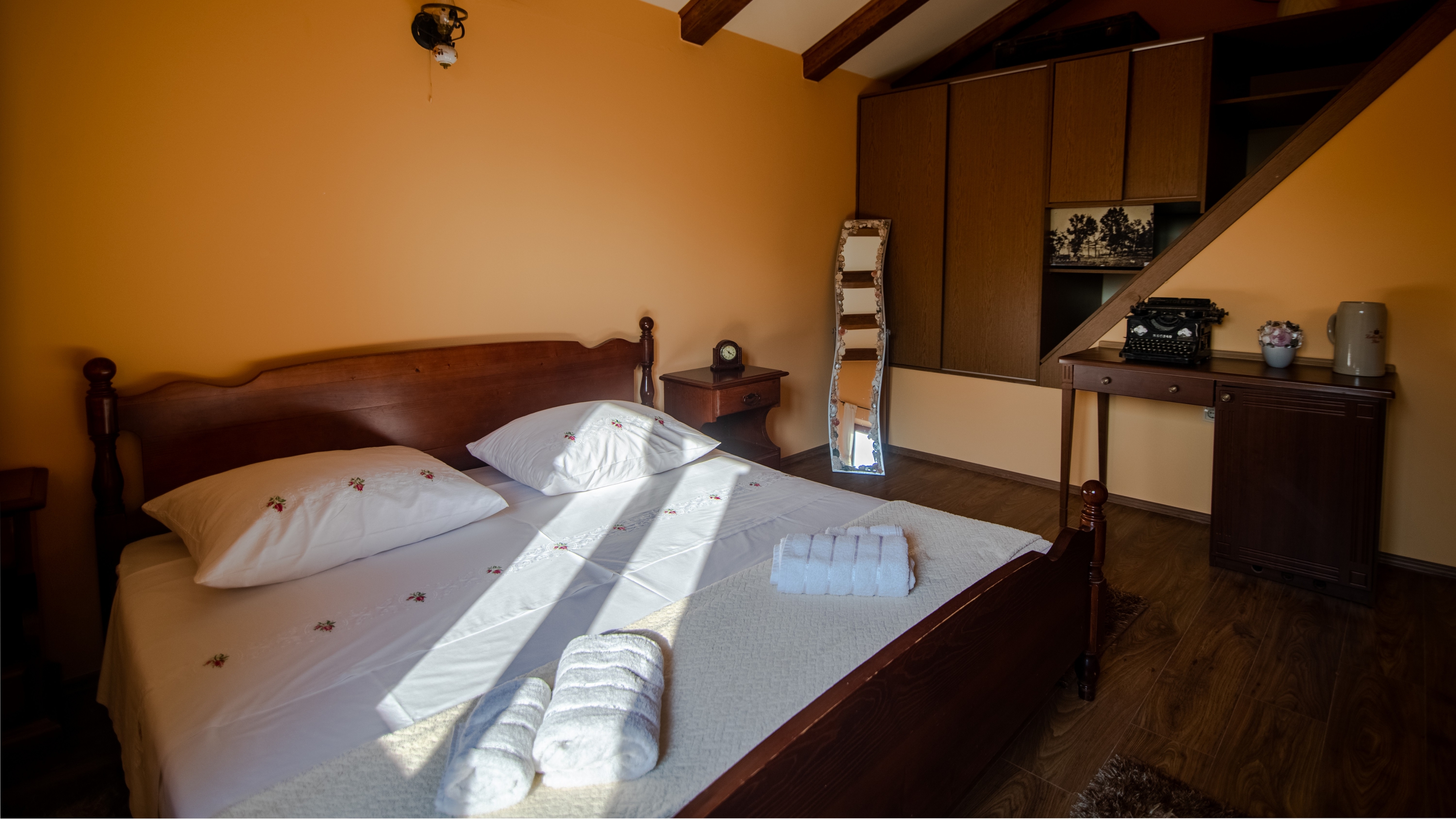 Three bedroom house with balcony and sea view Banjol, Rab  K