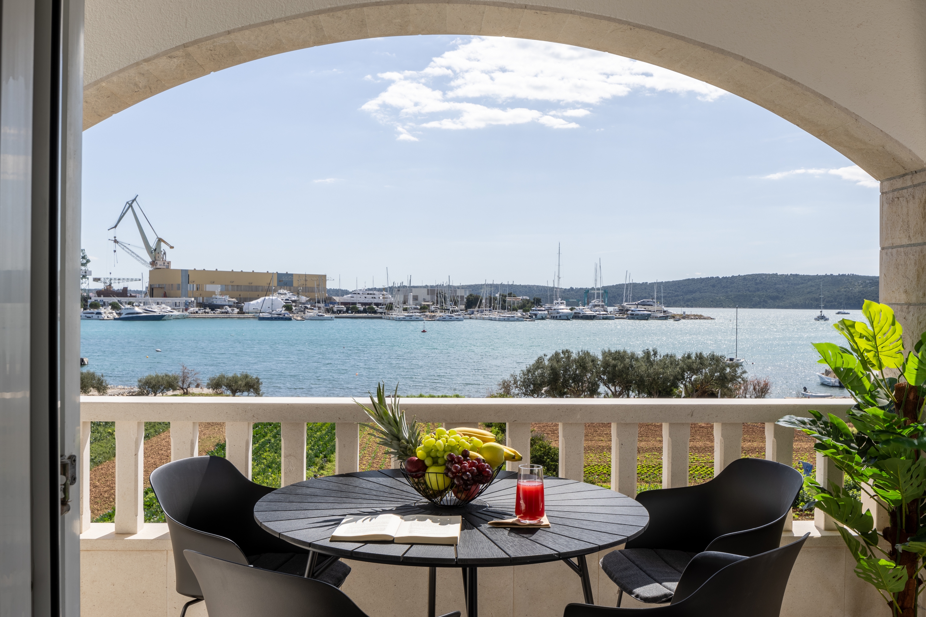 Two bedroom apartment with balcony and sea view Seget Donji, Trogir  A-e