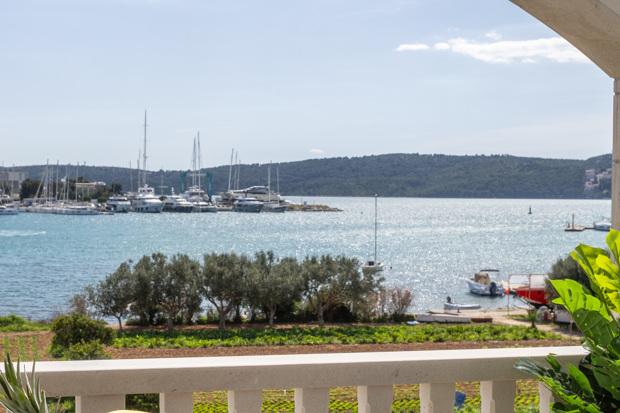 Two bedroom apartment with balcony and sea view Seget Donji, Trogir  A-e