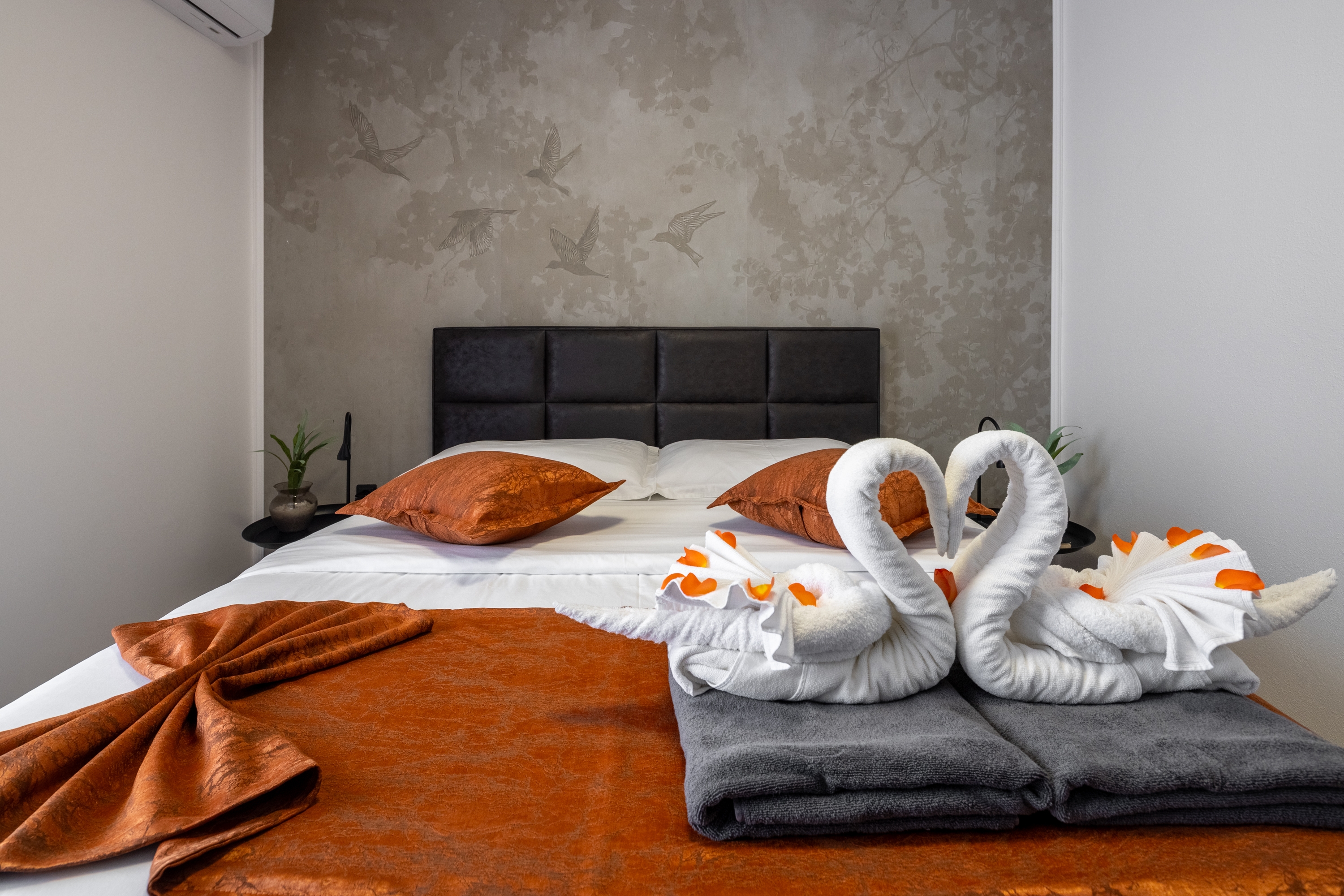 Two bedroom apartment with balcony and sea view Seget Donji, Trogir  A-e