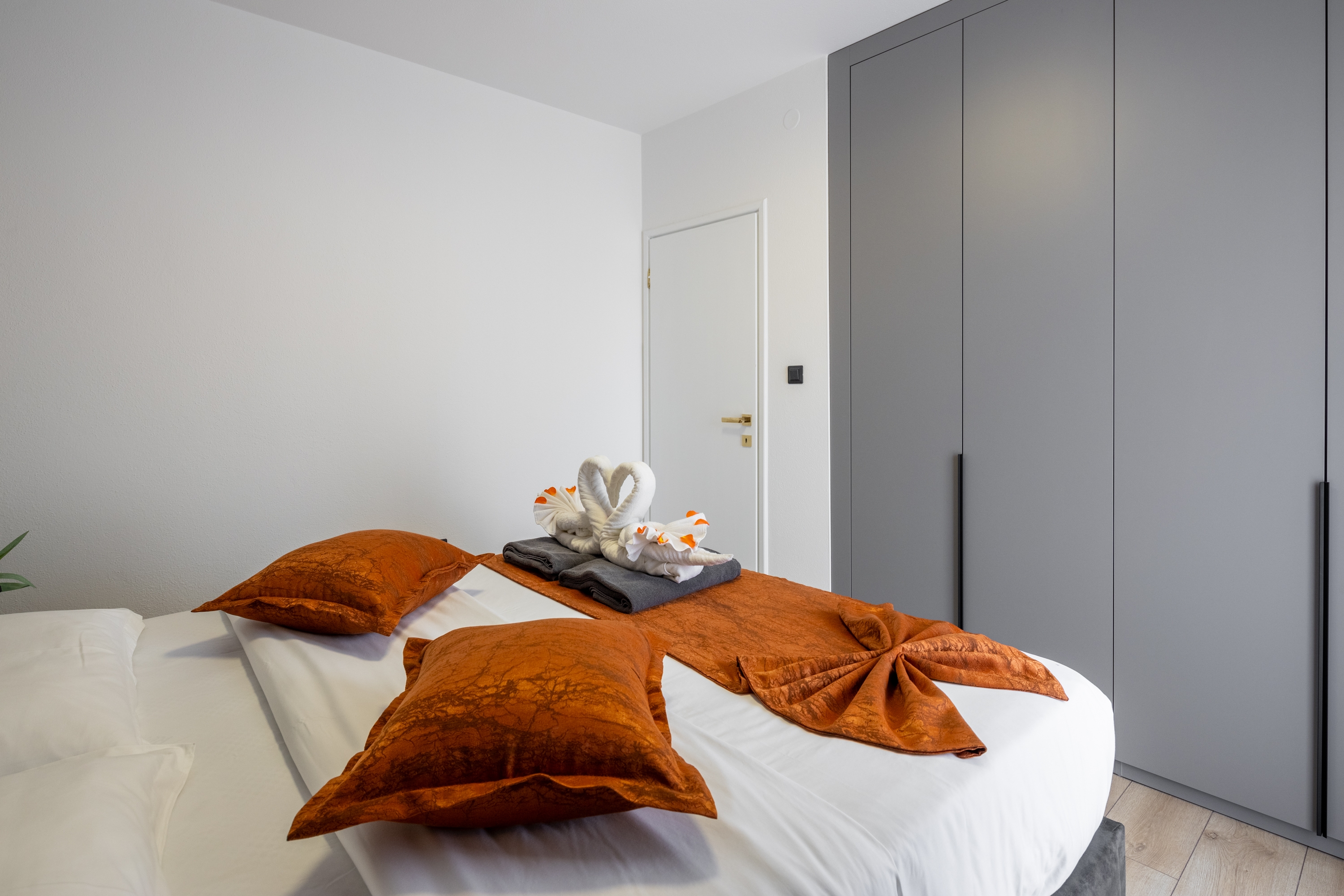 Two bedroom apartment with balcony and sea view Seget Donji, Trogir  A-e