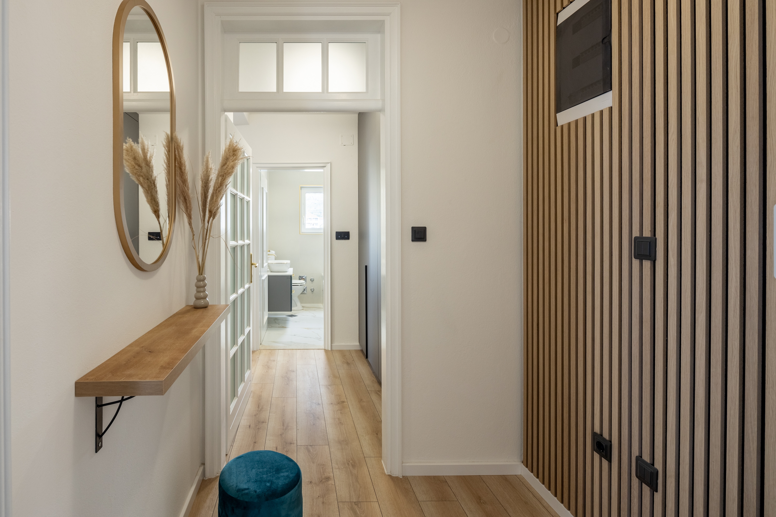 Two bedroom apartment with balcony and sea view Seget Donji, Trogir  A-e