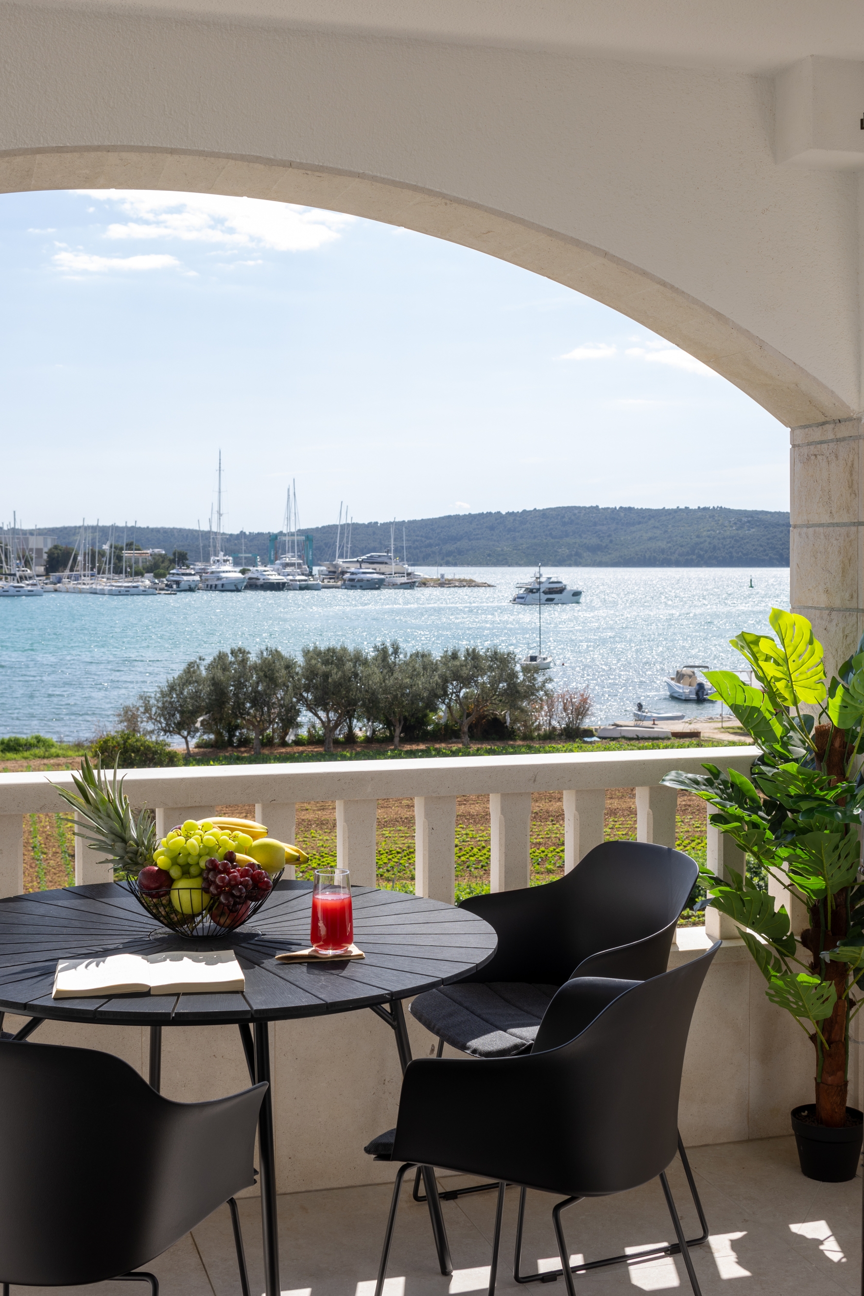 Two bedroom apartment with balcony and sea view Seget Donji, Trogir  A-f