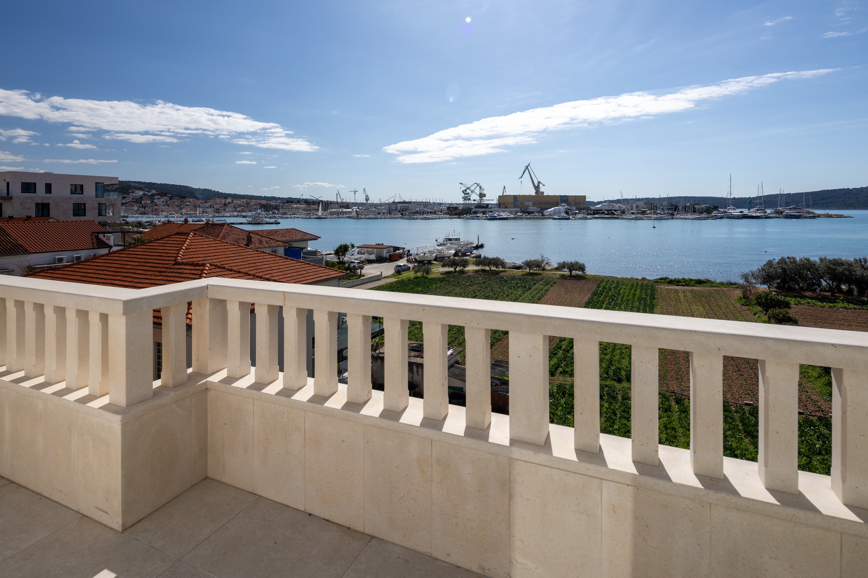 Two bedroom apartment with balcony and sea view Seget Donji, Trogir  A-g