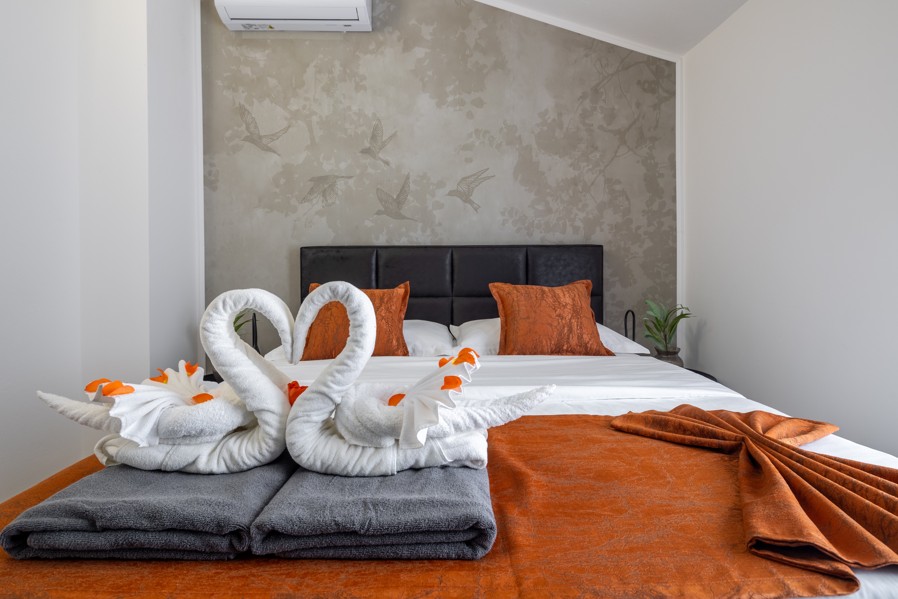 Two bedroom apartment with balcony and sea view Seget Donji, Trogir  A-h