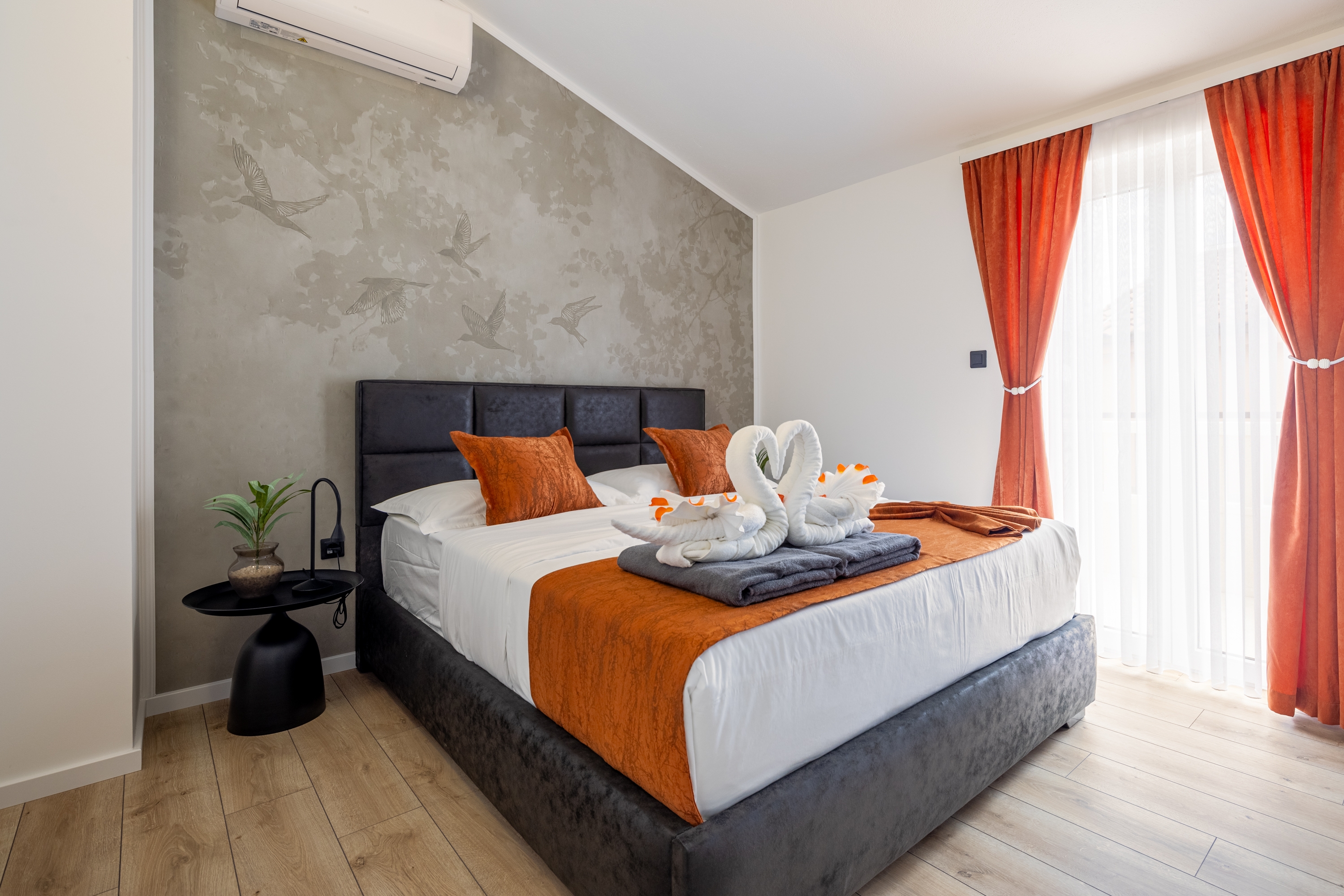 Two bedroom apartment with balcony and sea view Seget Donji, Trogir  A-h