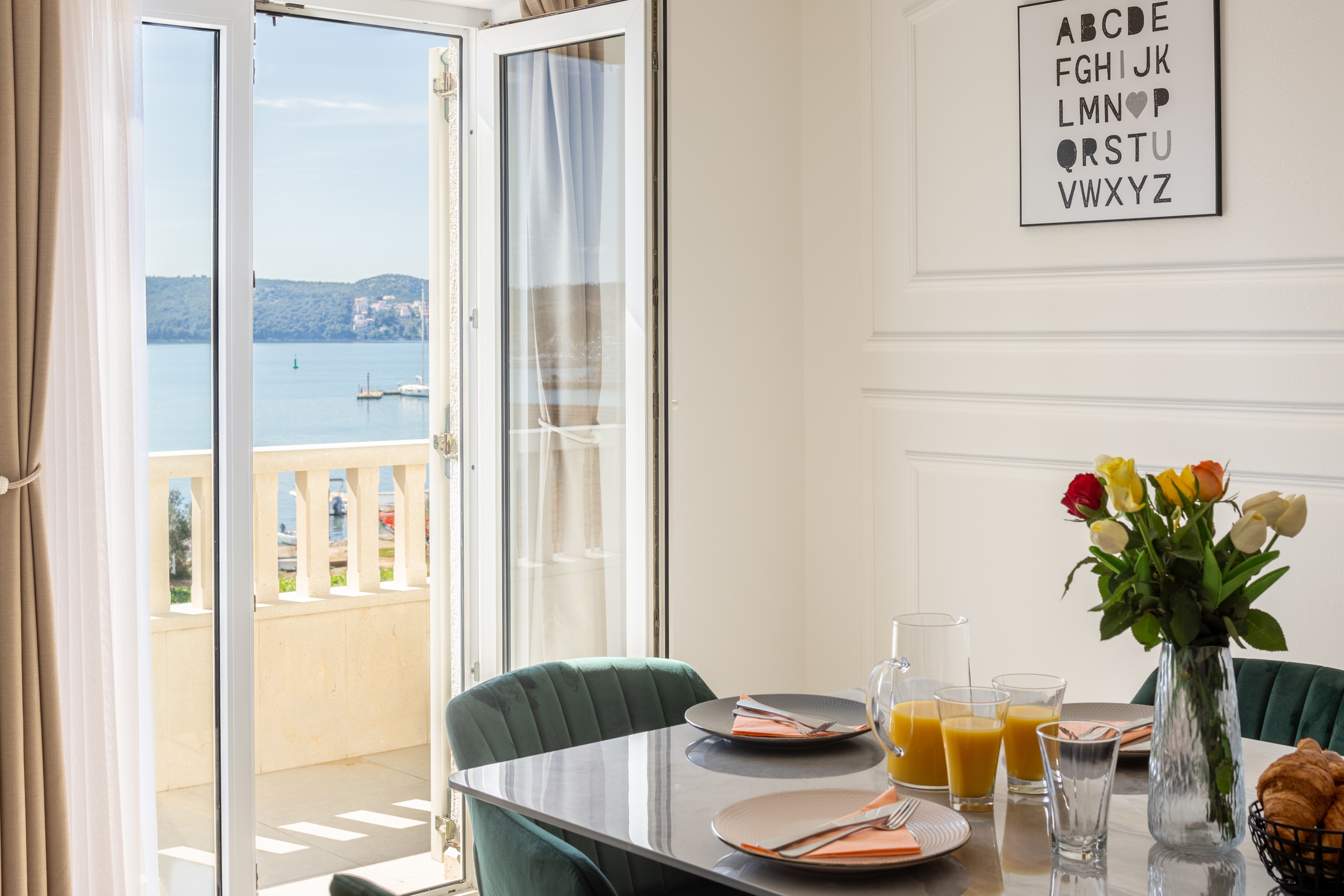 Two bedroom apartment with balcony and sea view Seget Donji, Trogir  A-h