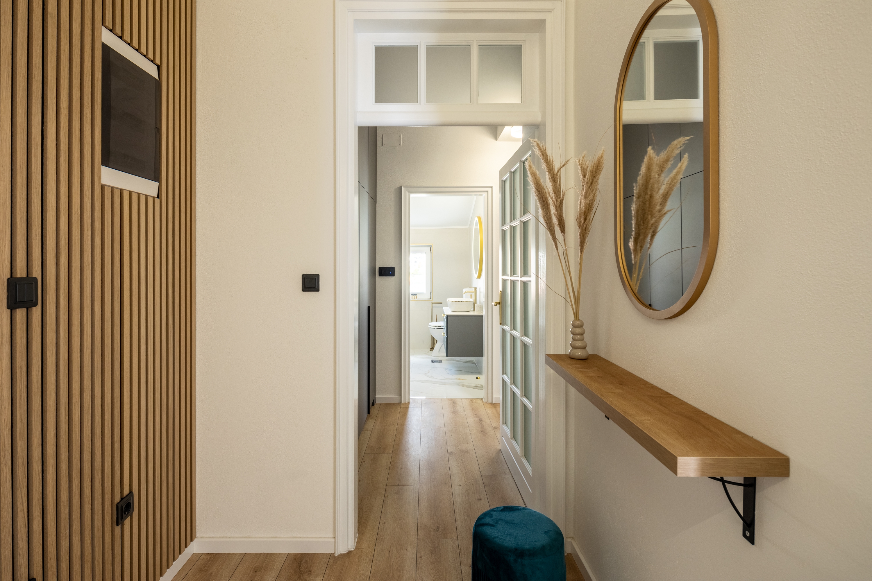 Two bedroom apartment with balcony and sea view Seget Donji, Trogir  A-h