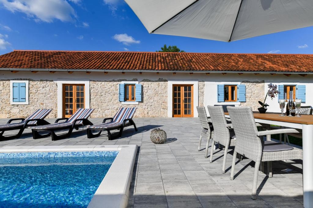 Three bedroom house with air-conditioning Gornje Raštane, Biograd (K-23137)