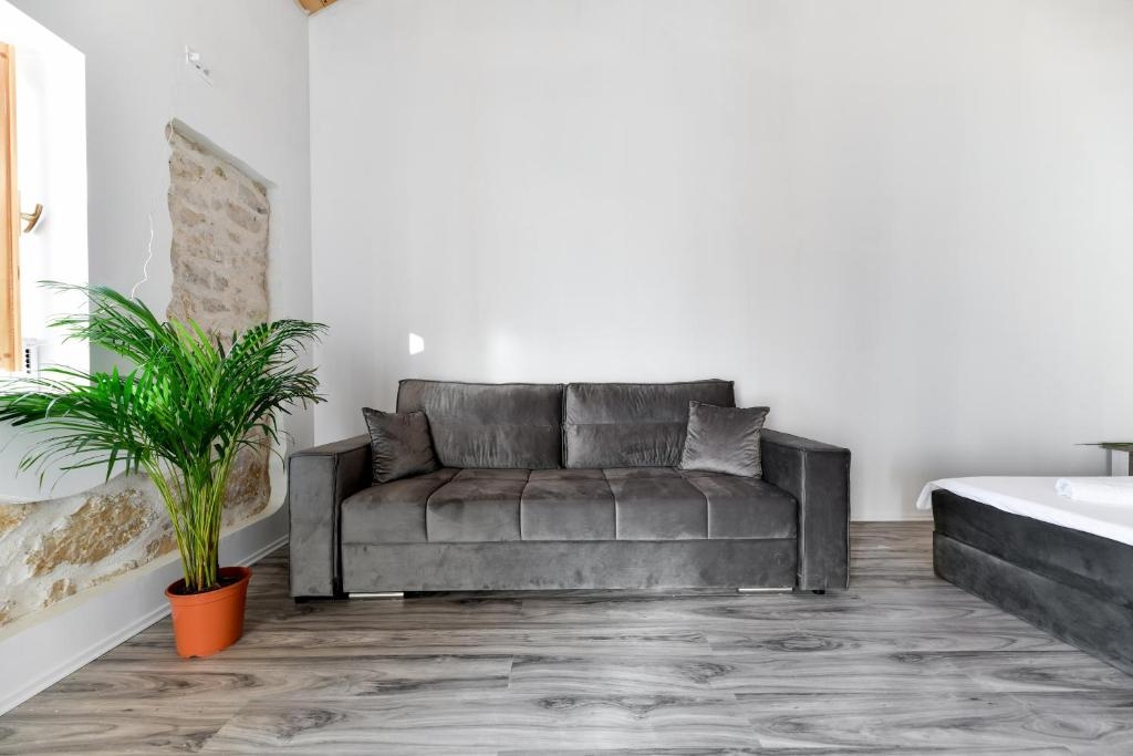 Three bedroom house with air-conditioning Gornje Raštane, Biograd  K