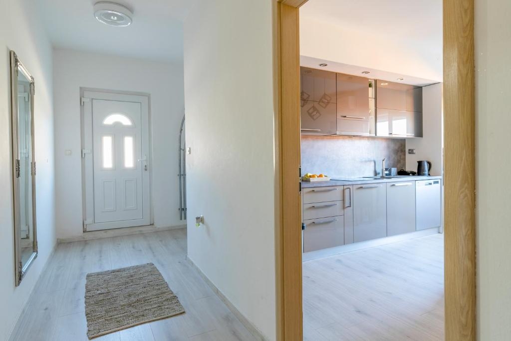 Two bedroom apartment with terrace and sea view Bibinje, Zadar  A-a