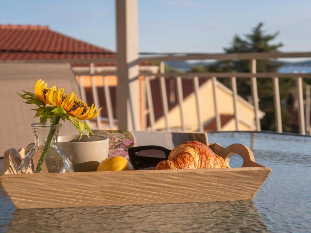 Two bedroom apartment with terrace and sea view Bibinje, Zadar  A-a