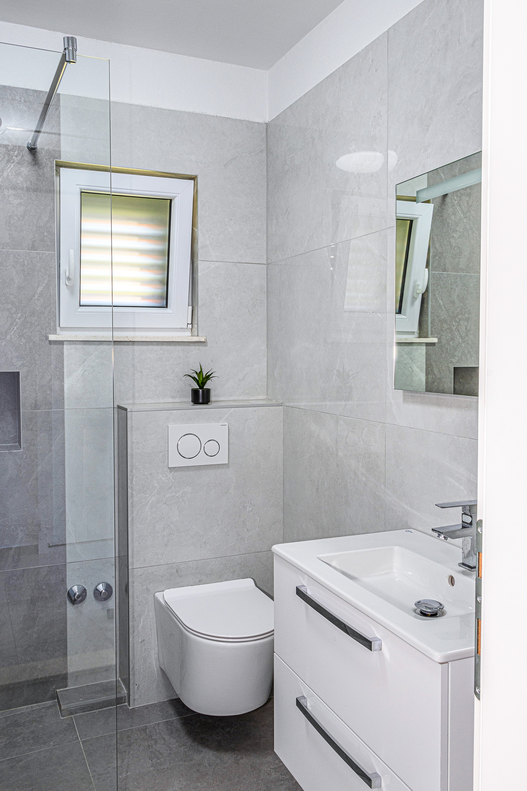 Two bedroom apartment with terrace and sea view Okrug Gornji, Čiovo  A-b