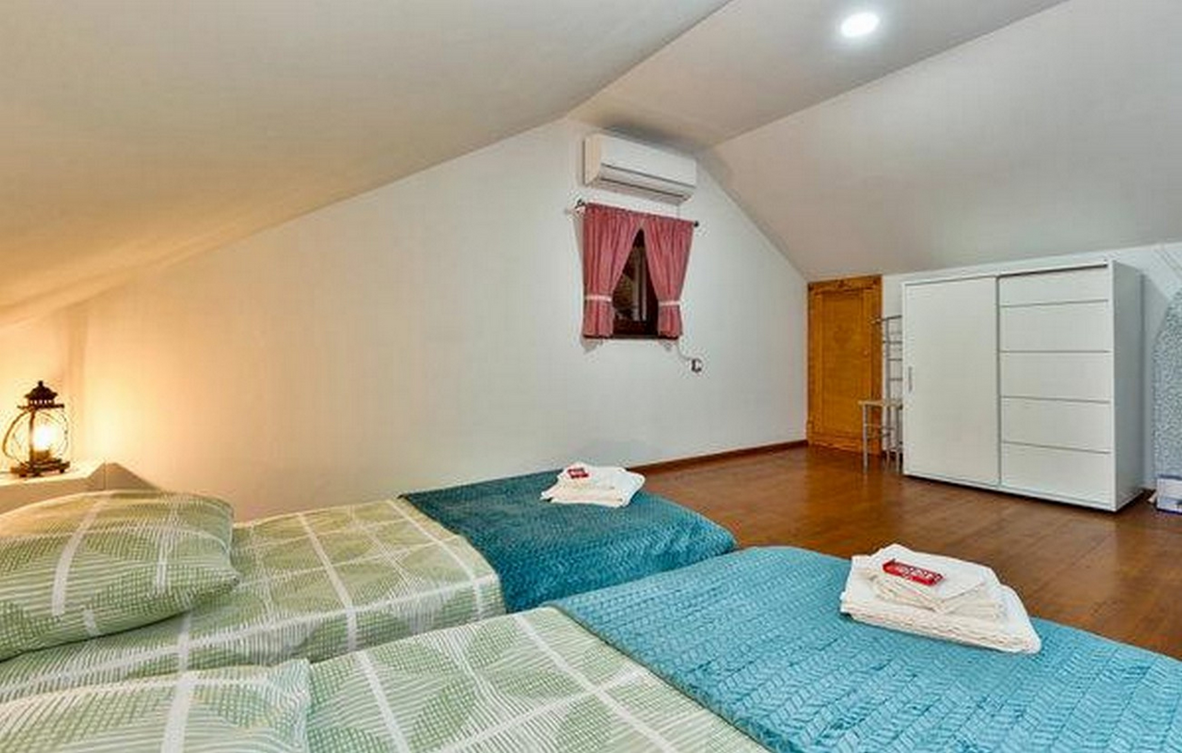 Two bedroom house with terrace Glavnica Donja, Zagreb  K