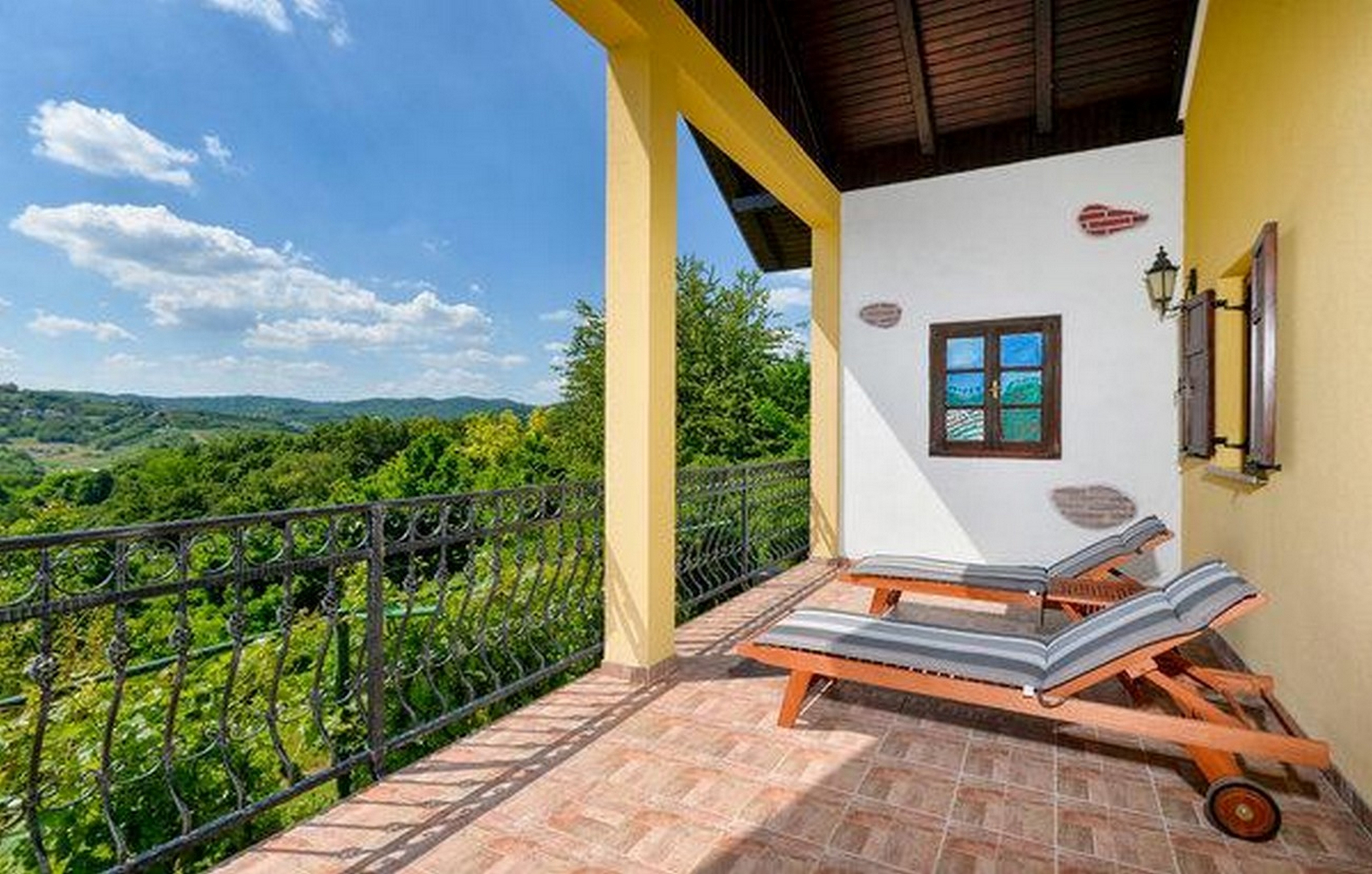 Two bedroom house with terrace Glavnica Donja, Zagreb  K