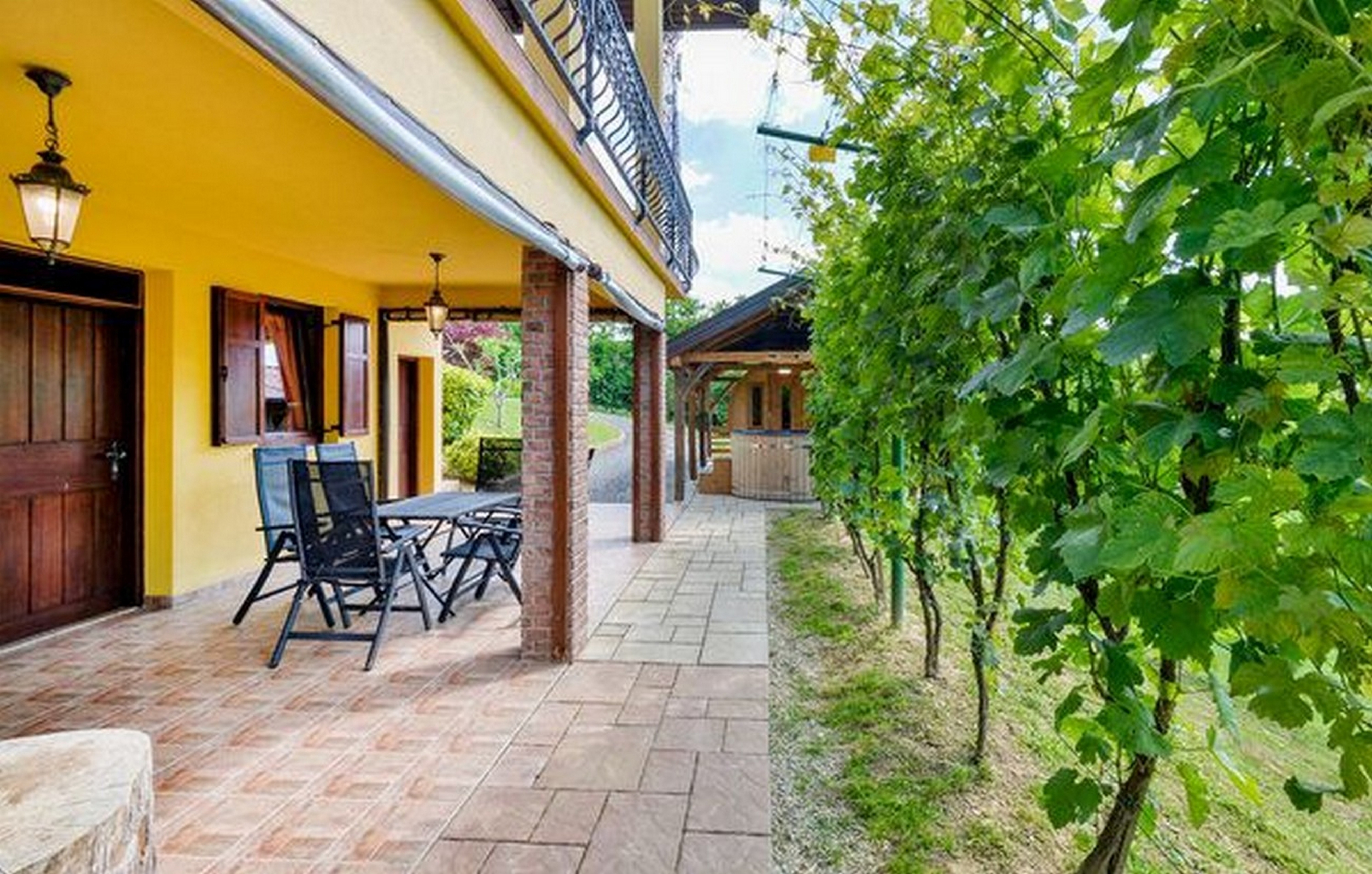 Two bedroom house with terrace Glavnica Donja, Zagreb  K
