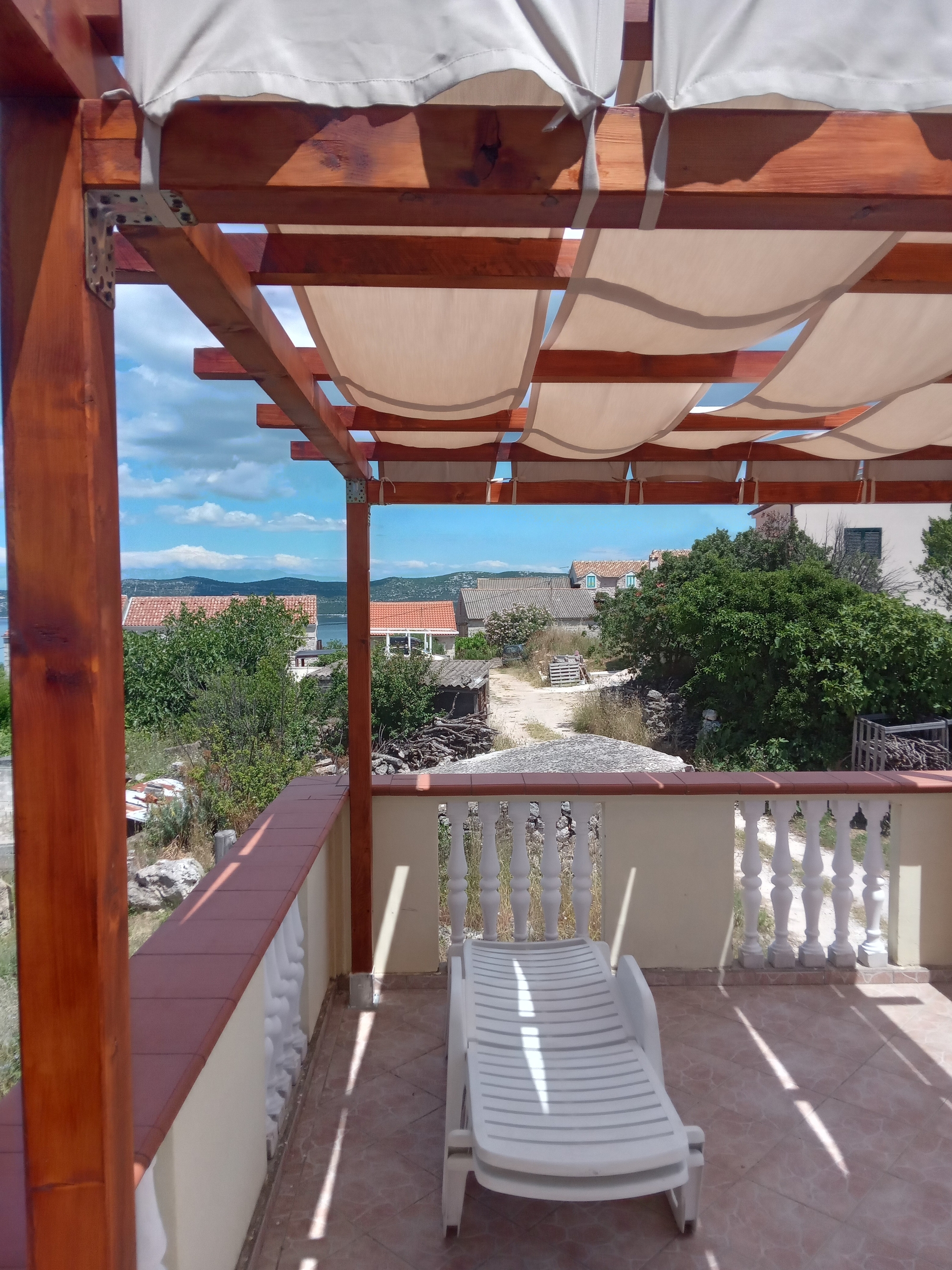 One bedroom apartment with terrace and sea view Mali Iž, Iž  A-a
