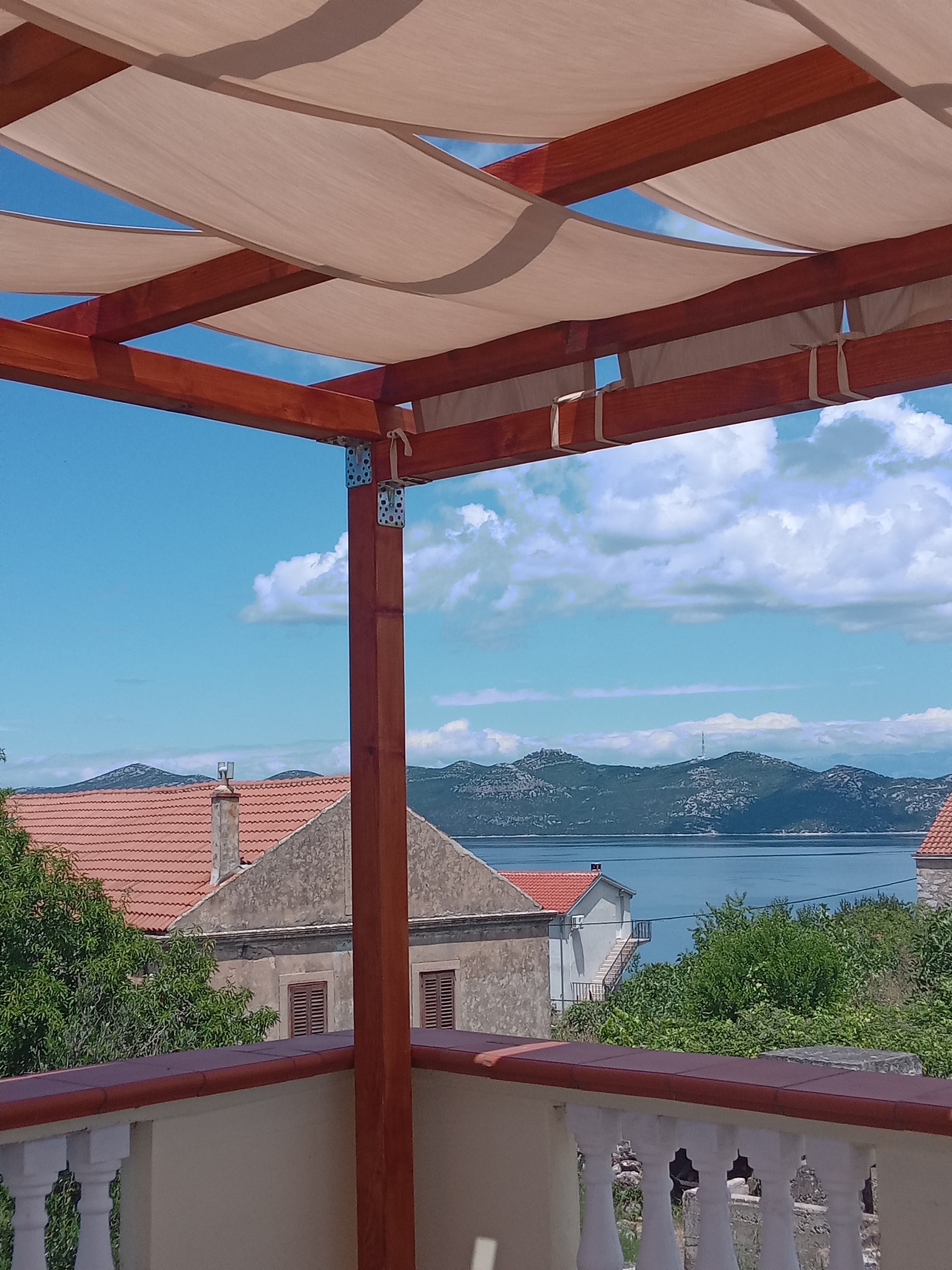 One bedroom apartment with terrace and sea view Mali Iž, Iž  A-a