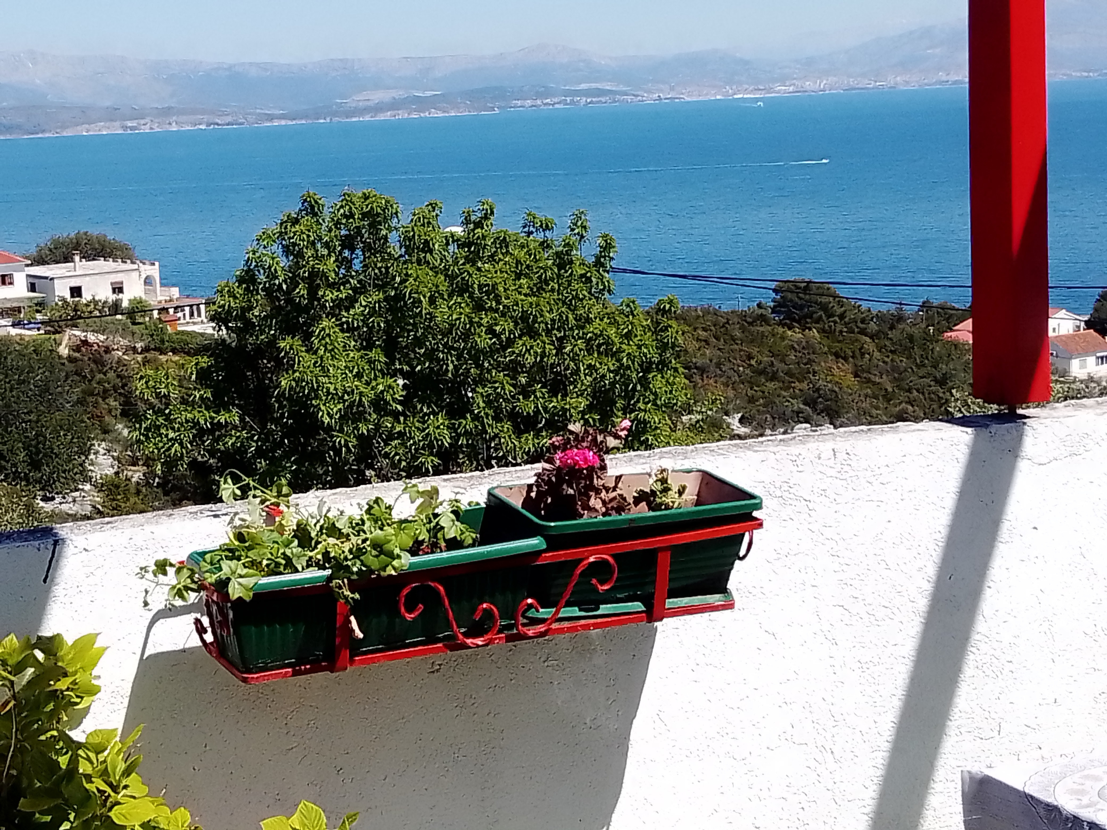 Two bedroom apartment with terrace and sea view Grohote, Šolta  A-a