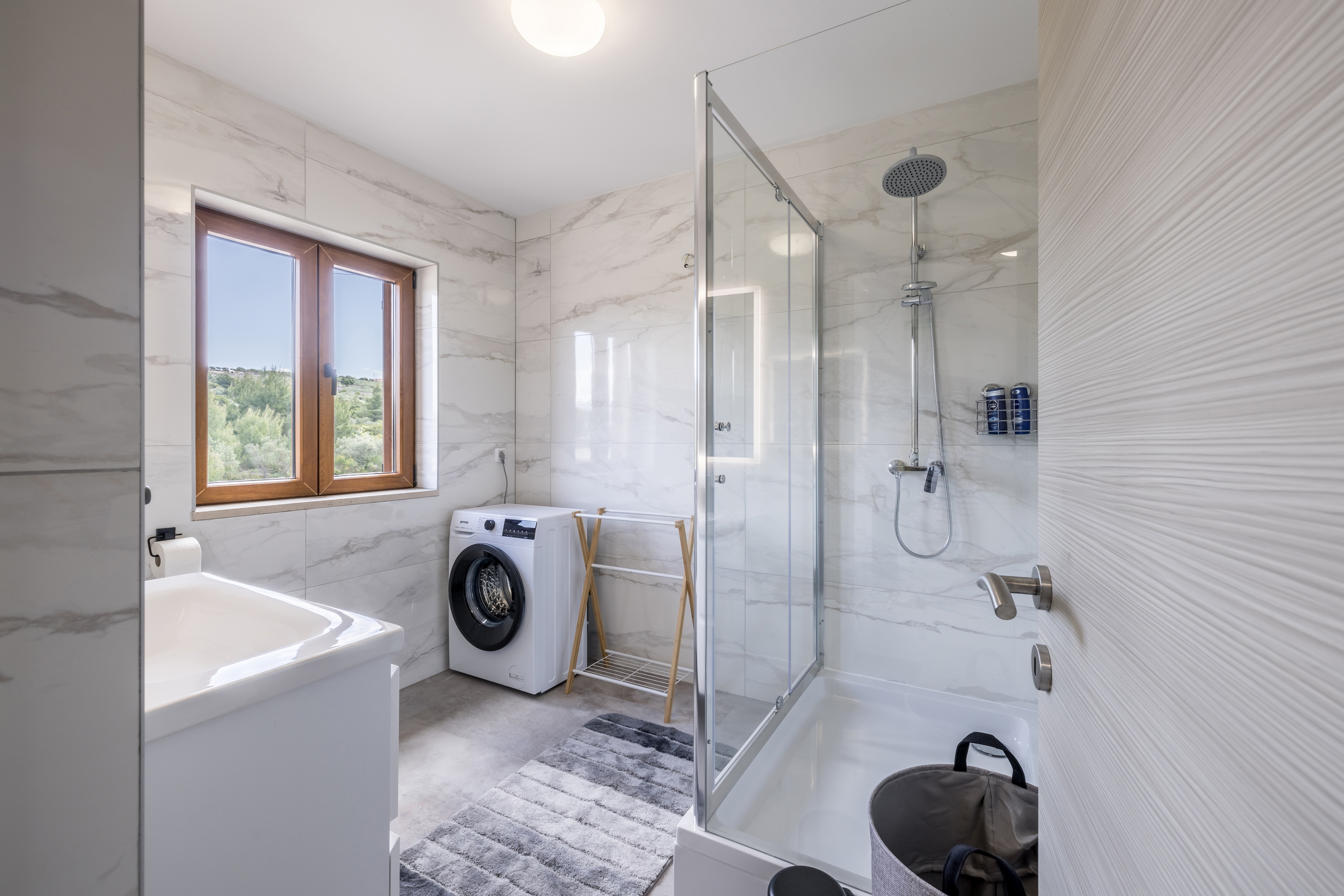 Three bedroom apartment with terrace and sea view Splitska, Brač  A-a