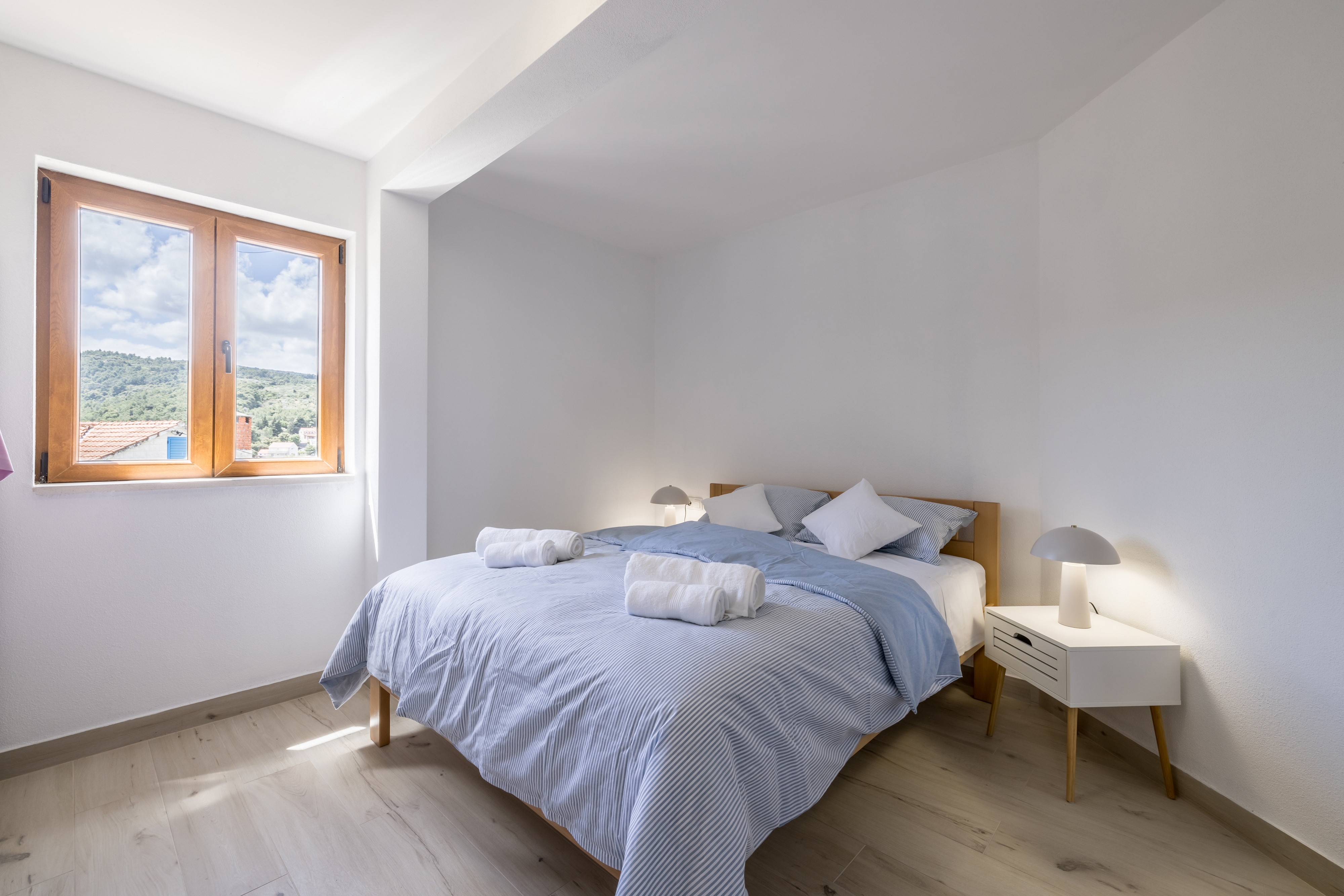 Three bedroom apartment with terrace and sea view Splitska, Brač  A-a