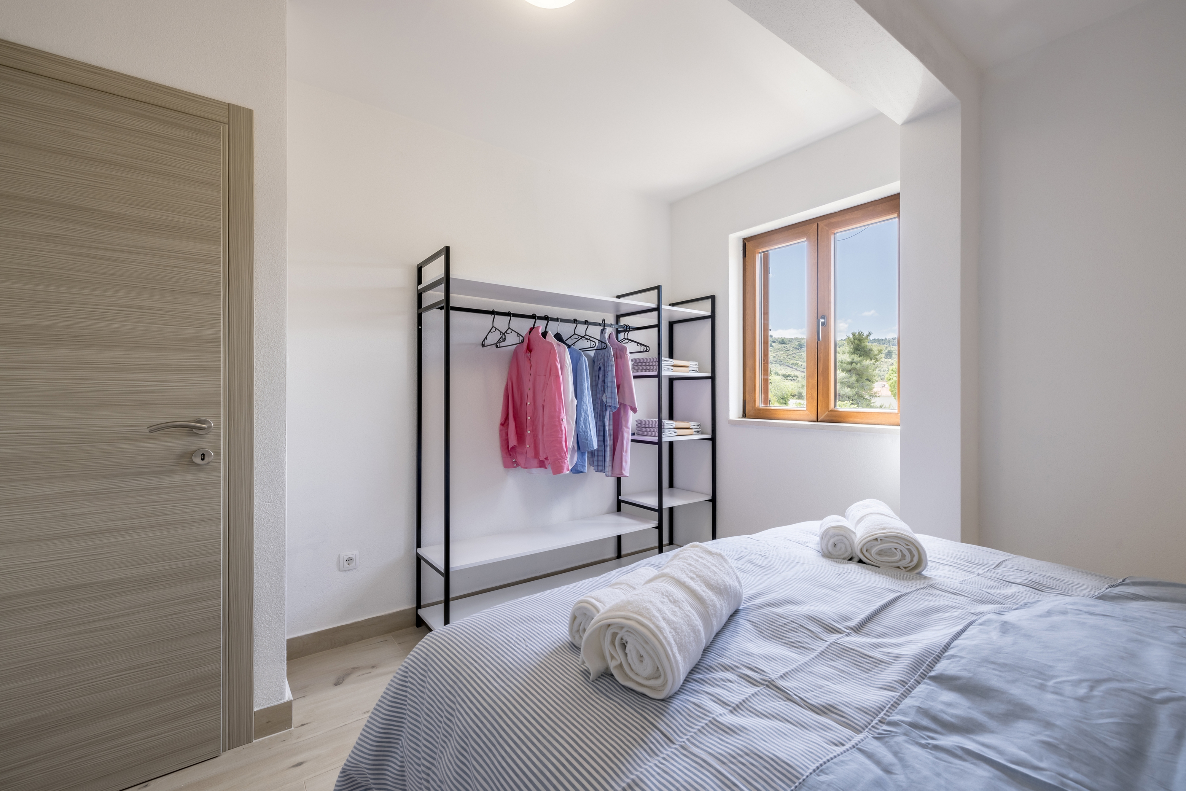 Three bedroom apartment with terrace and sea view Splitska, Brač  A-a