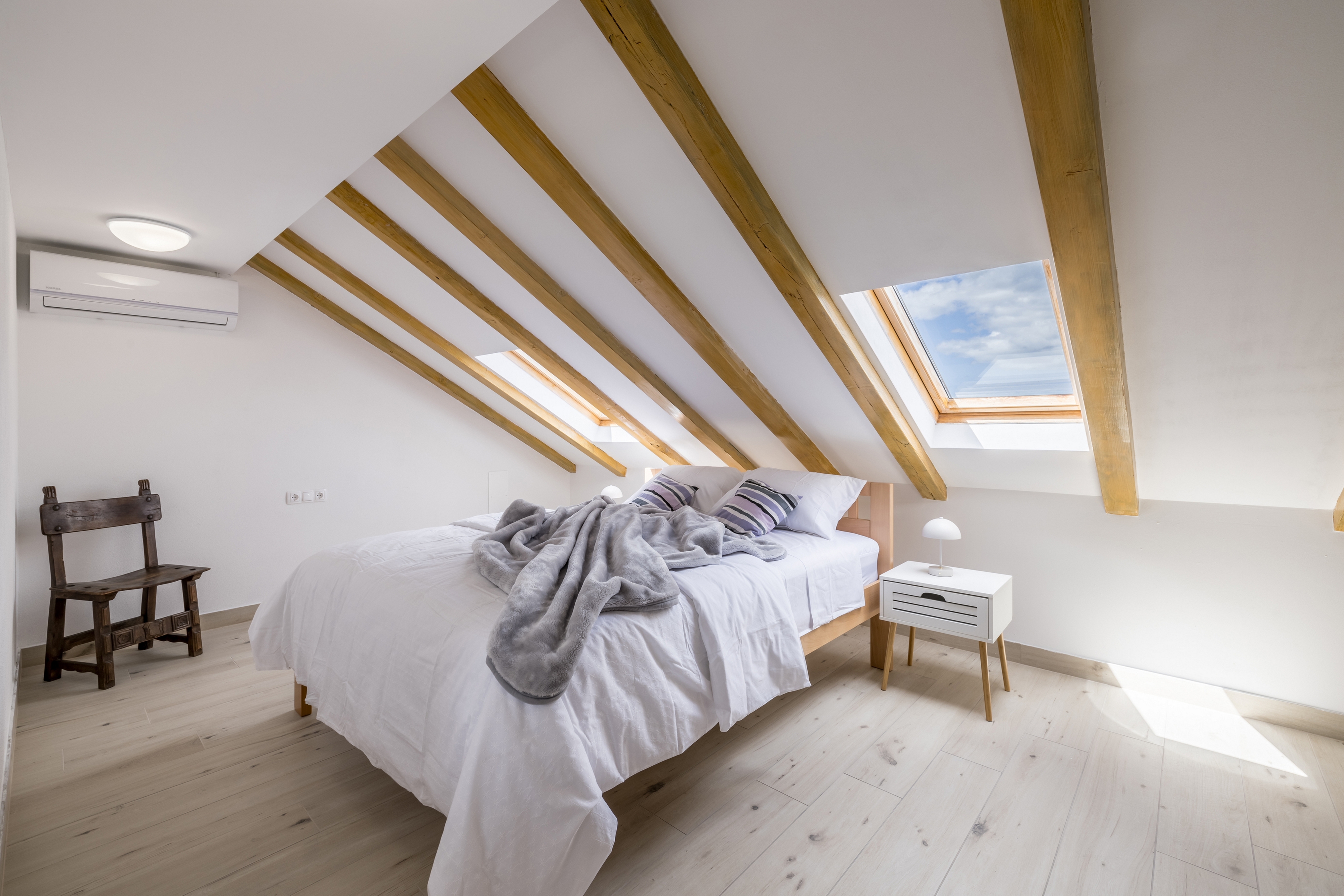 Three bedroom apartment with terrace and sea view Splitska, Brač  A-a