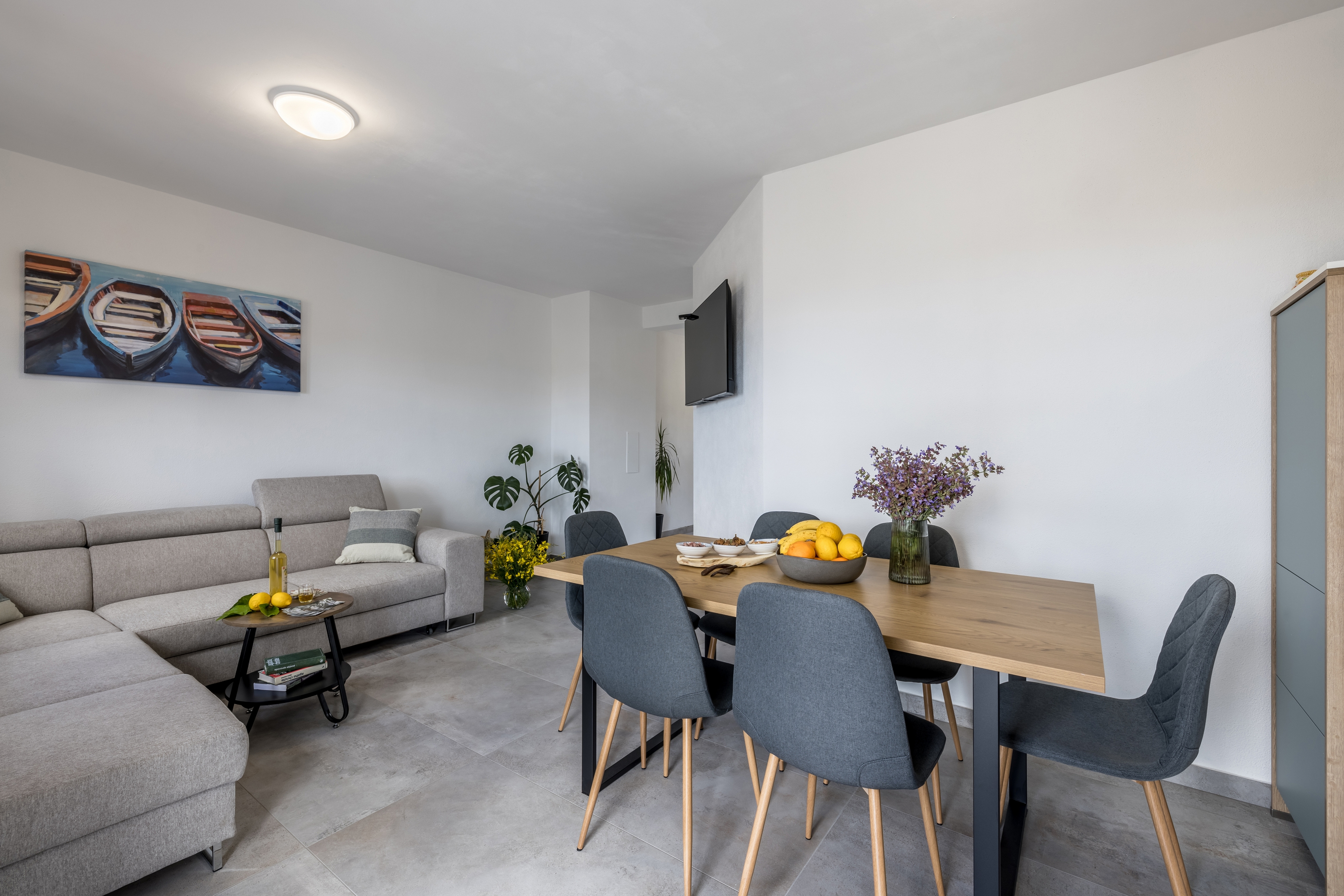 Three bedroom apartment with terrace and sea view Splitska, Brač  A-a