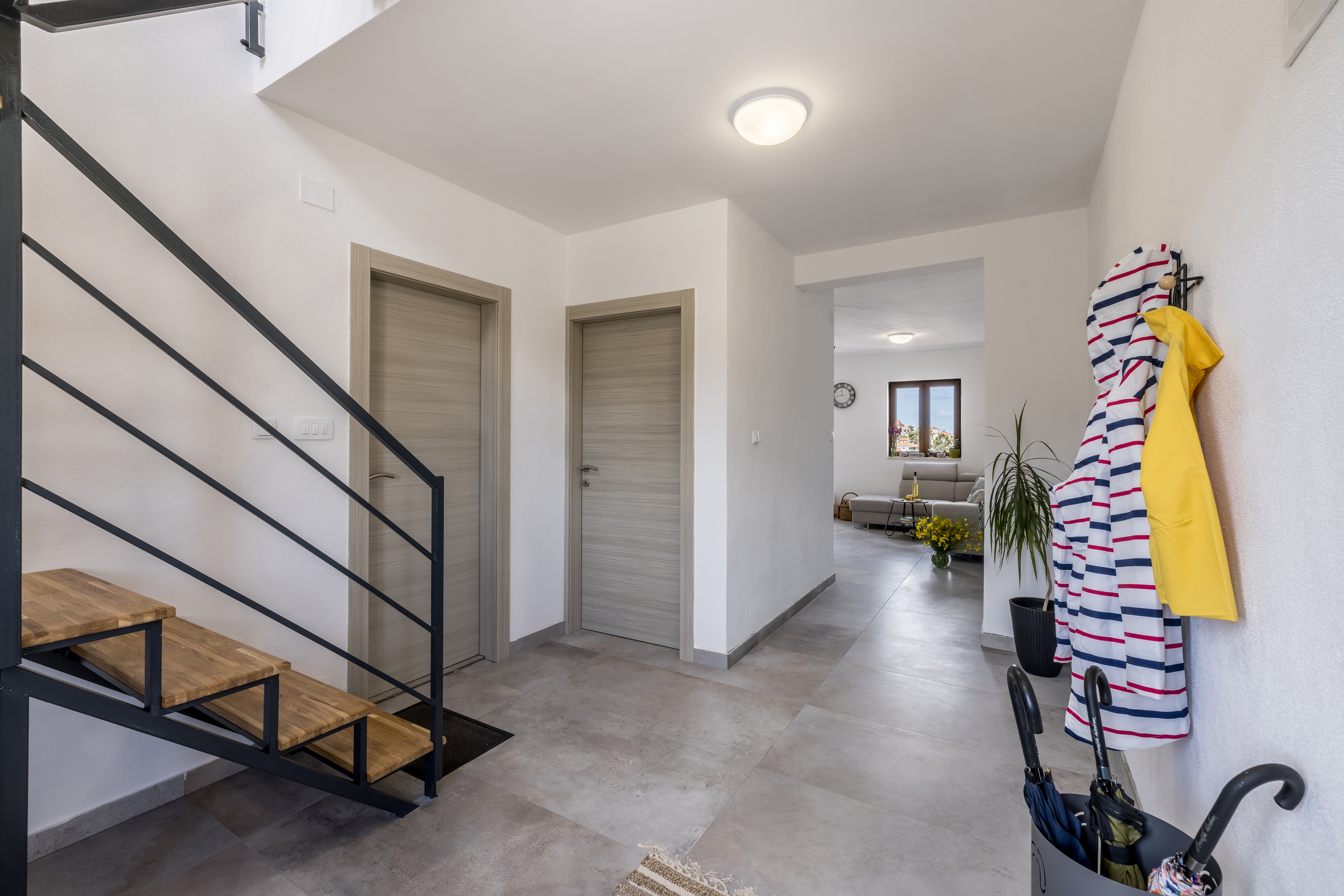 Three bedroom apartment with terrace and sea view Splitska, Brač  A-a