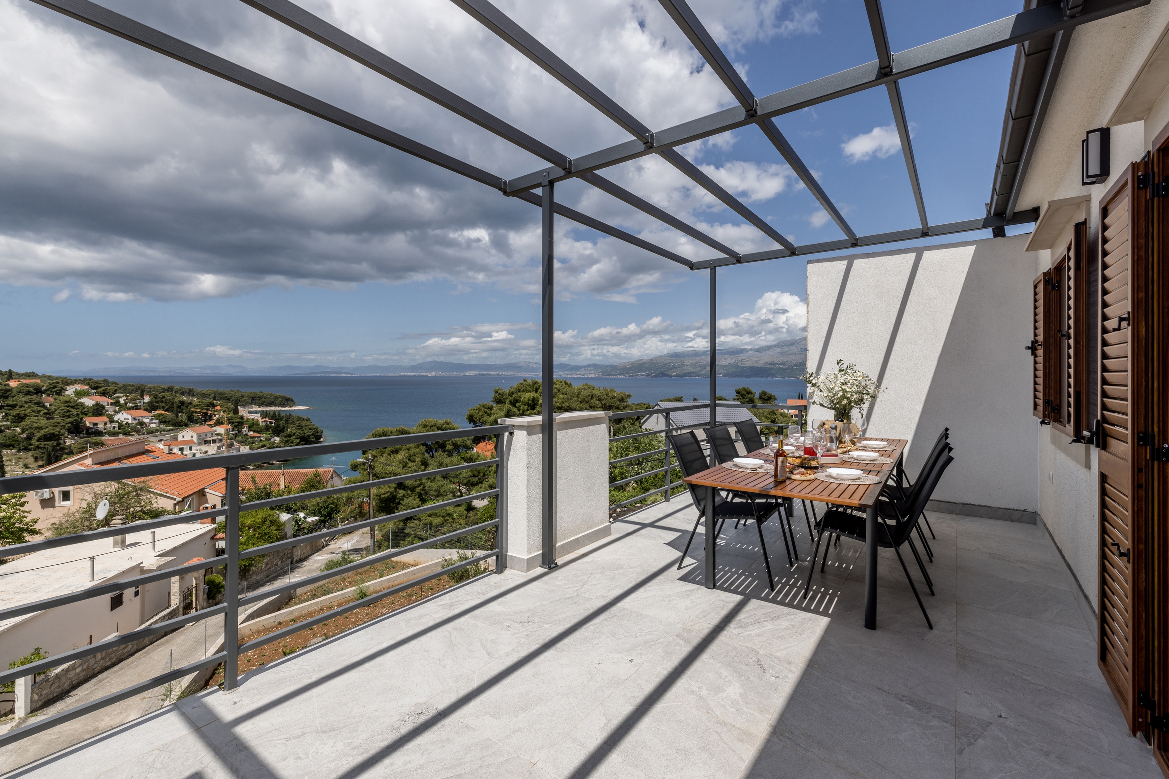 Three bedroom apartment with terrace and sea view Splitska, Brač  A-a