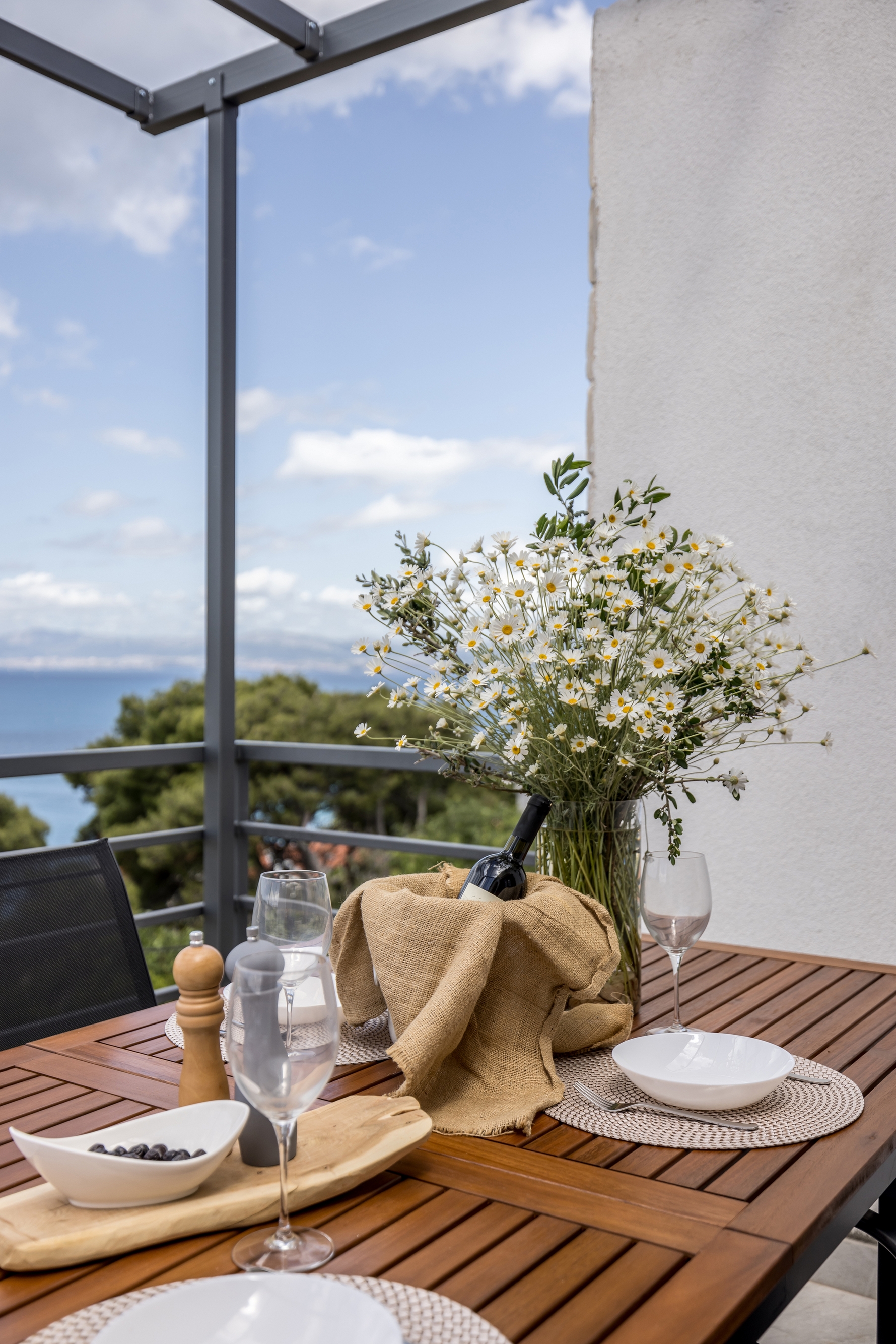 Three bedroom apartment with terrace and sea view Splitska, Brač  A-a