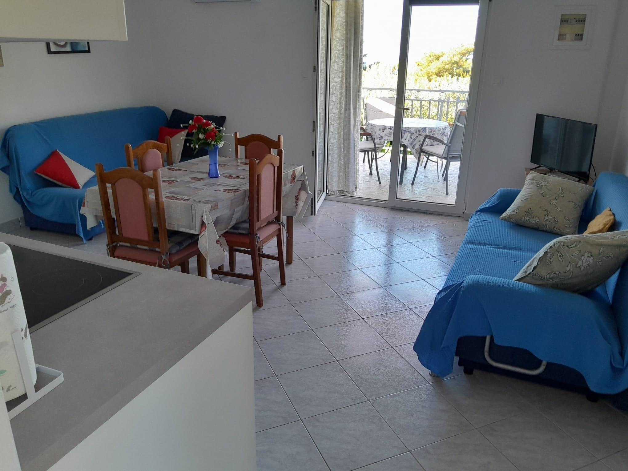 One bedroom apartment near beach Maslinica, Šolta (A-23173-a) One bedroom apartment near beach Maslinica, Šolta (A-23173-a)