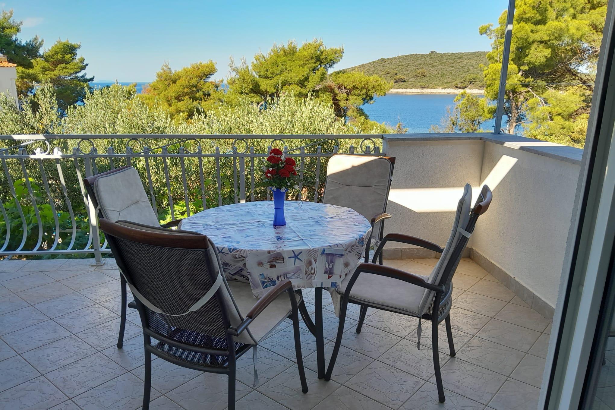 One bedroom apartment near beach Maslinica, Šolta  A-a