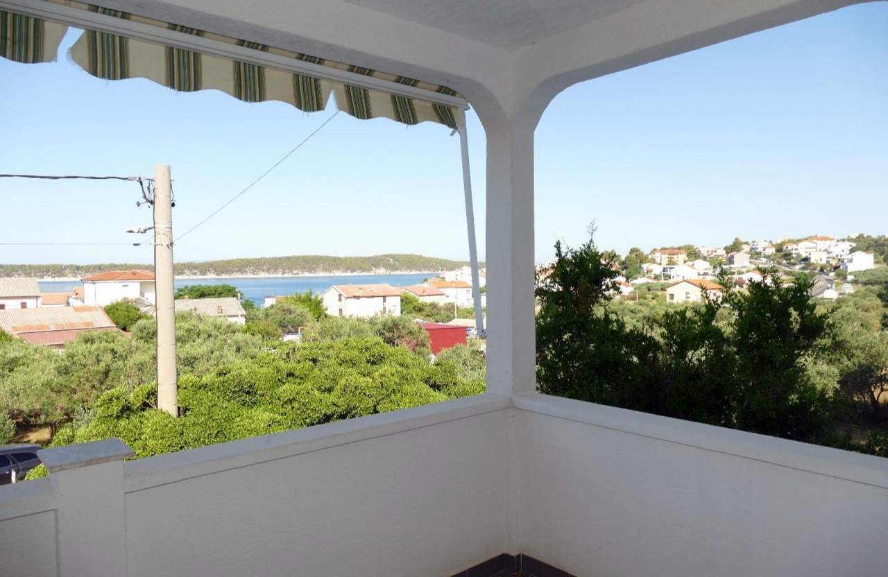 Two bedroom apartment with terrace and sea view Barbat, Rab  A-b