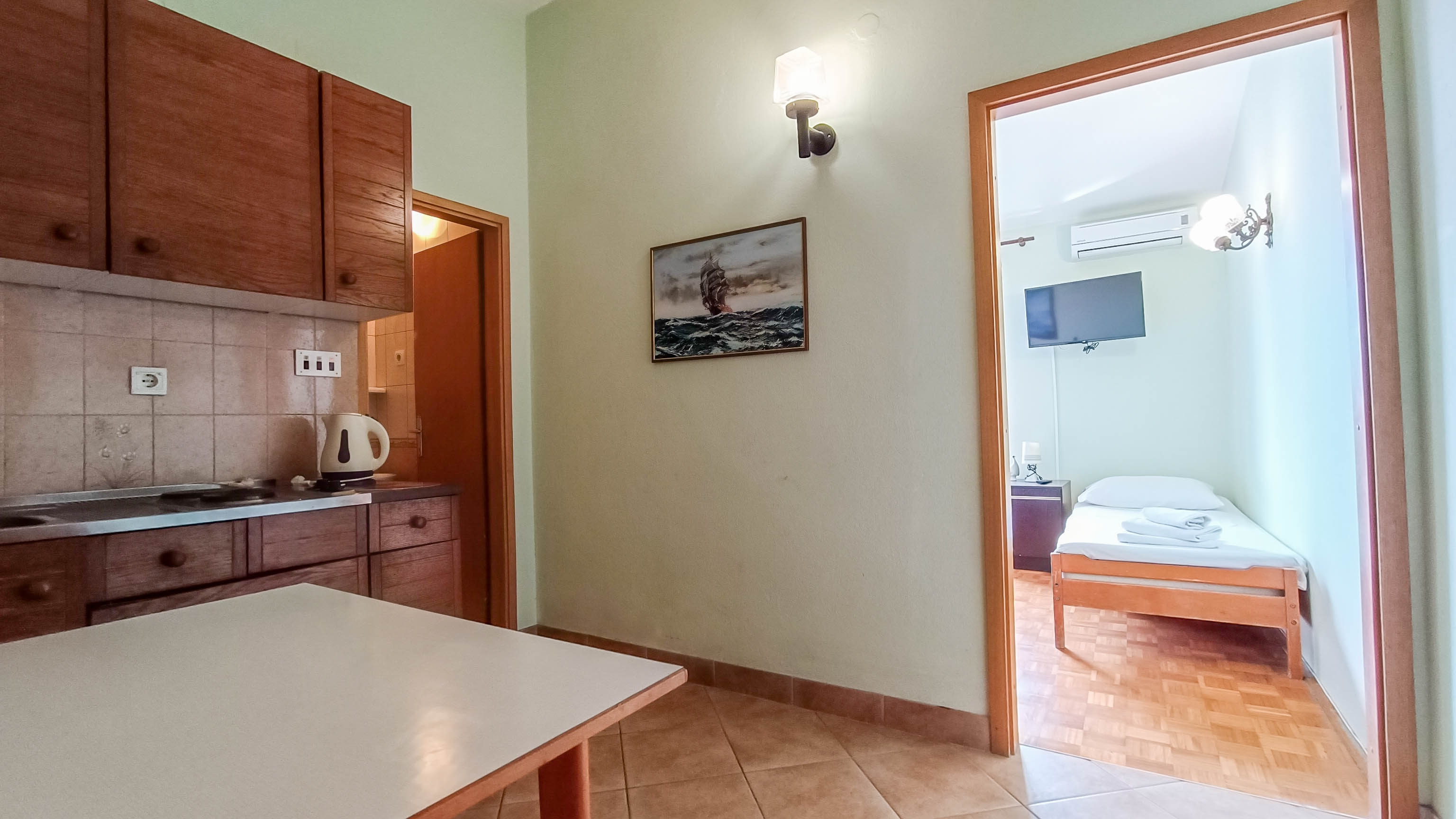 One bedroom apartment near beach Promajna, Makarska  A-a