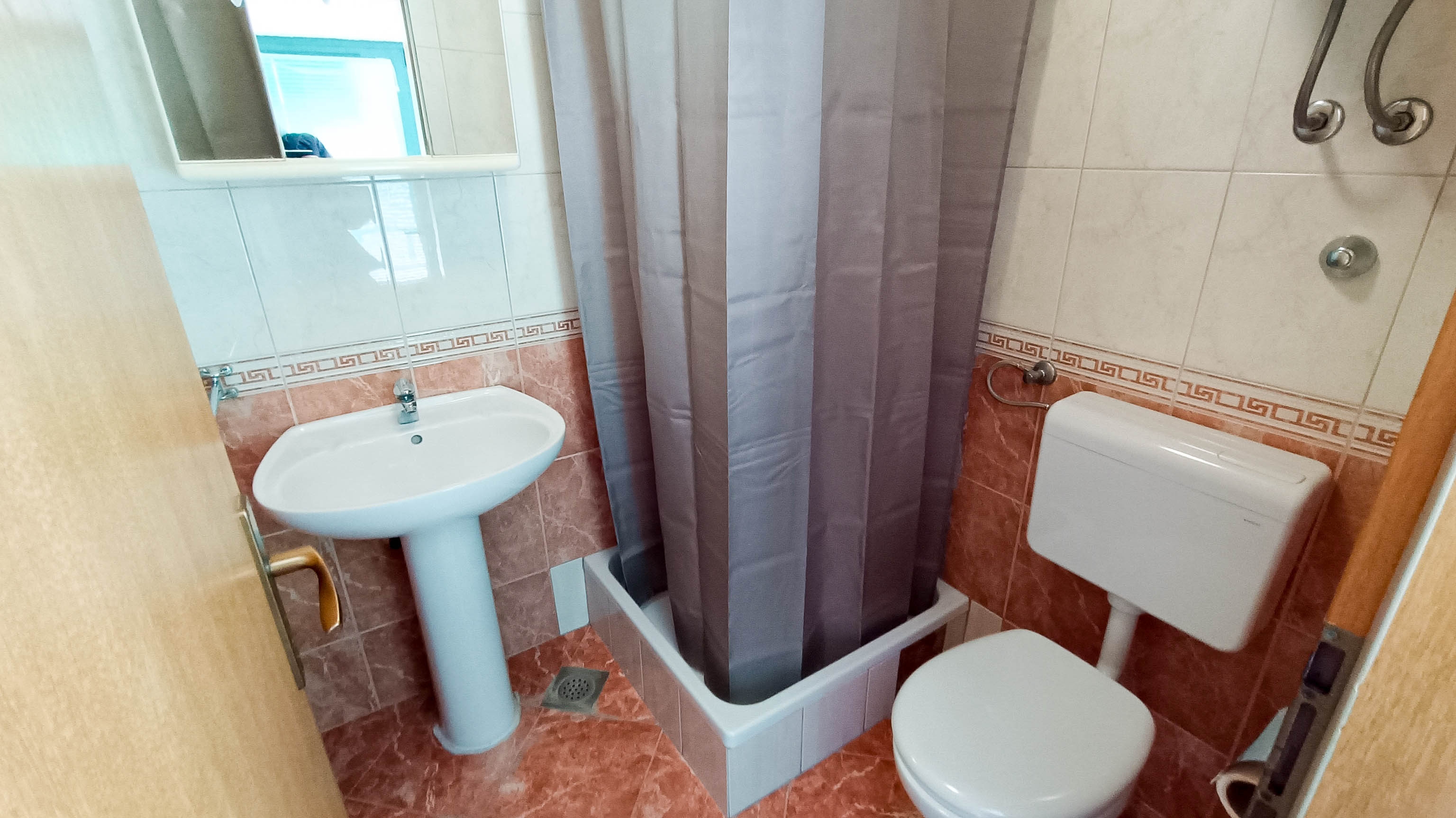 One bedroom apartment near beach Promajna, Makarska  A-b