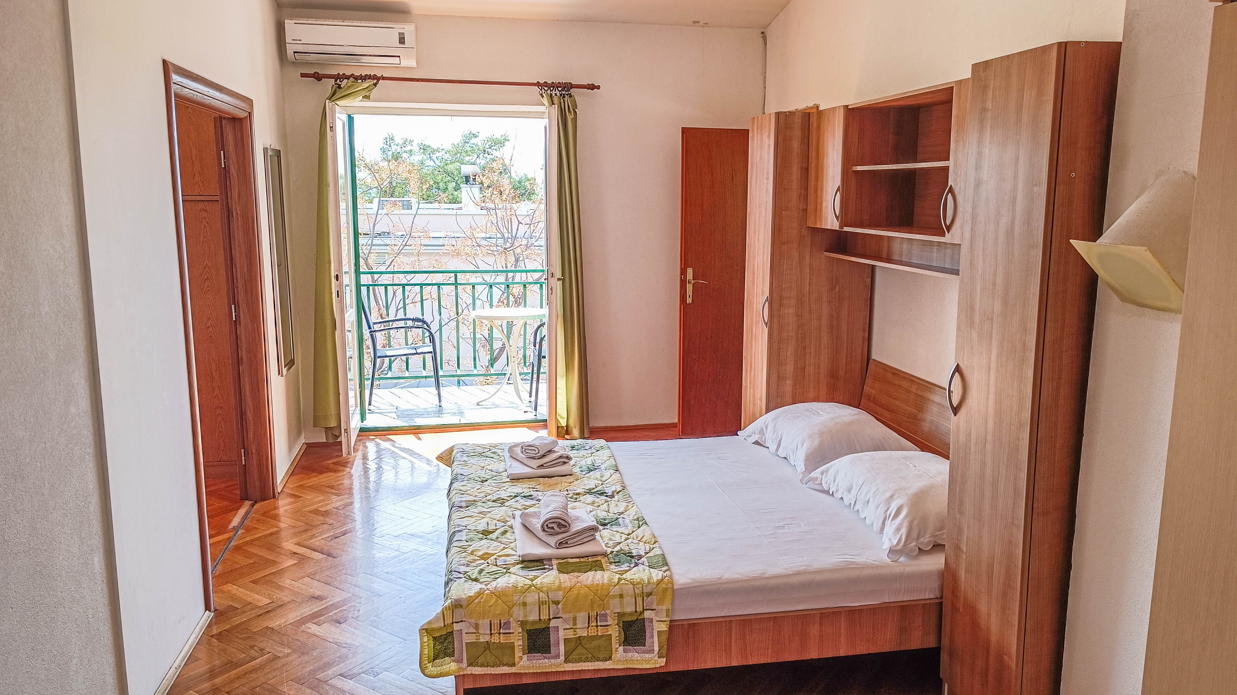 One bedroom apartment near beach Promajna, Makarska  A-b