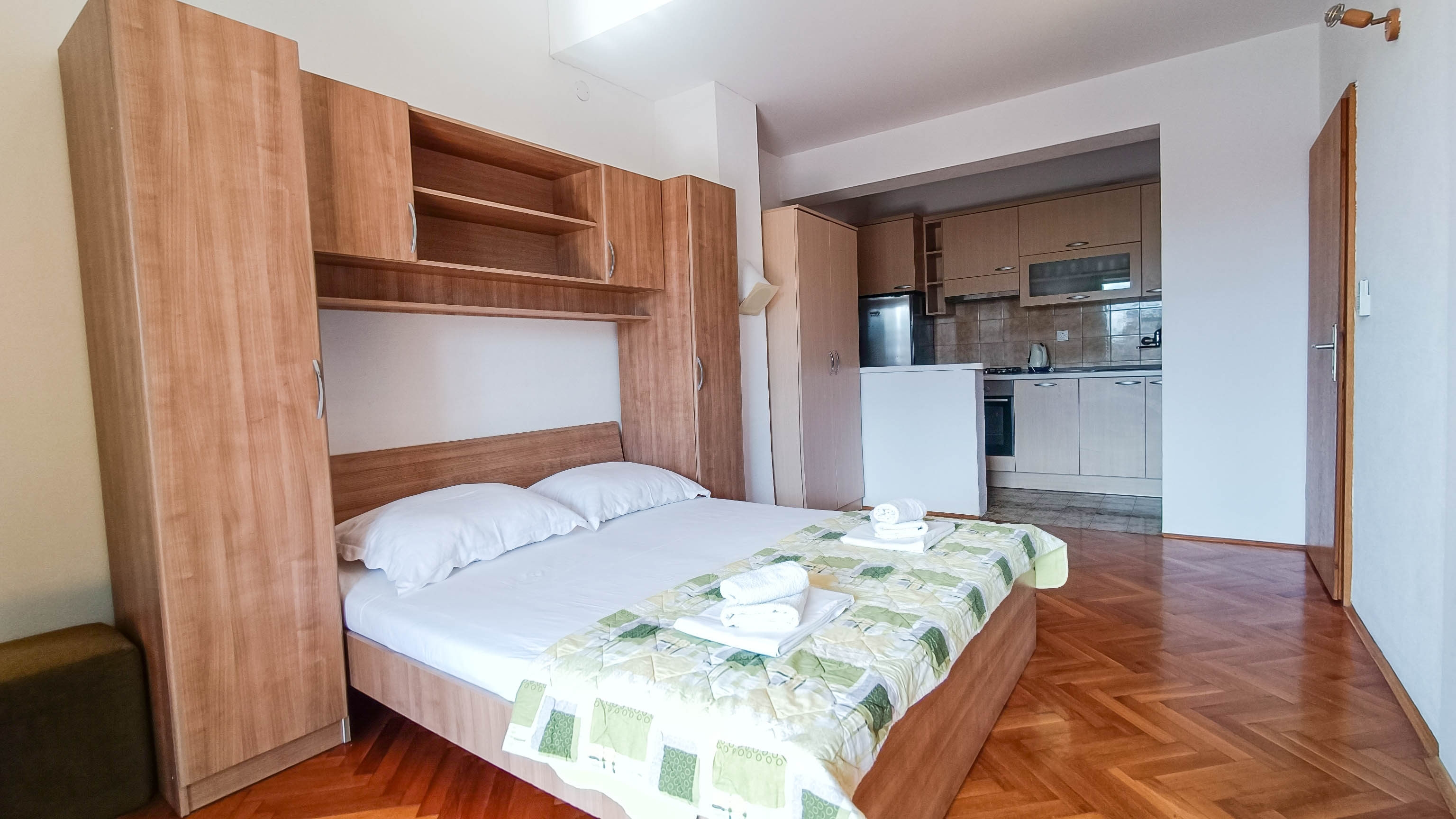 One bedroom apartment near beach Promajna, Makarska  A-b