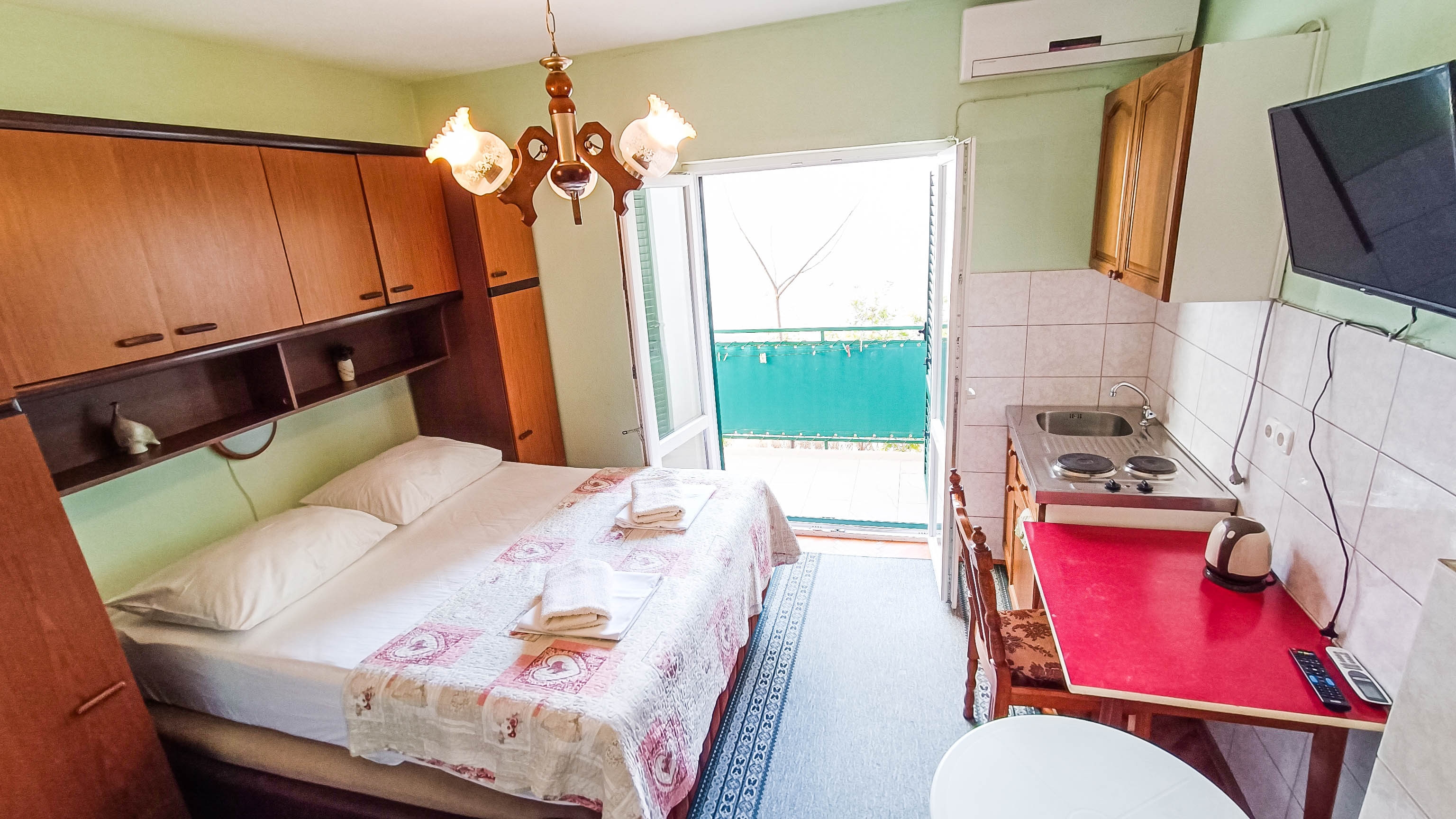 Four bedroom apartment near beach Promajna, Makarska  A-c