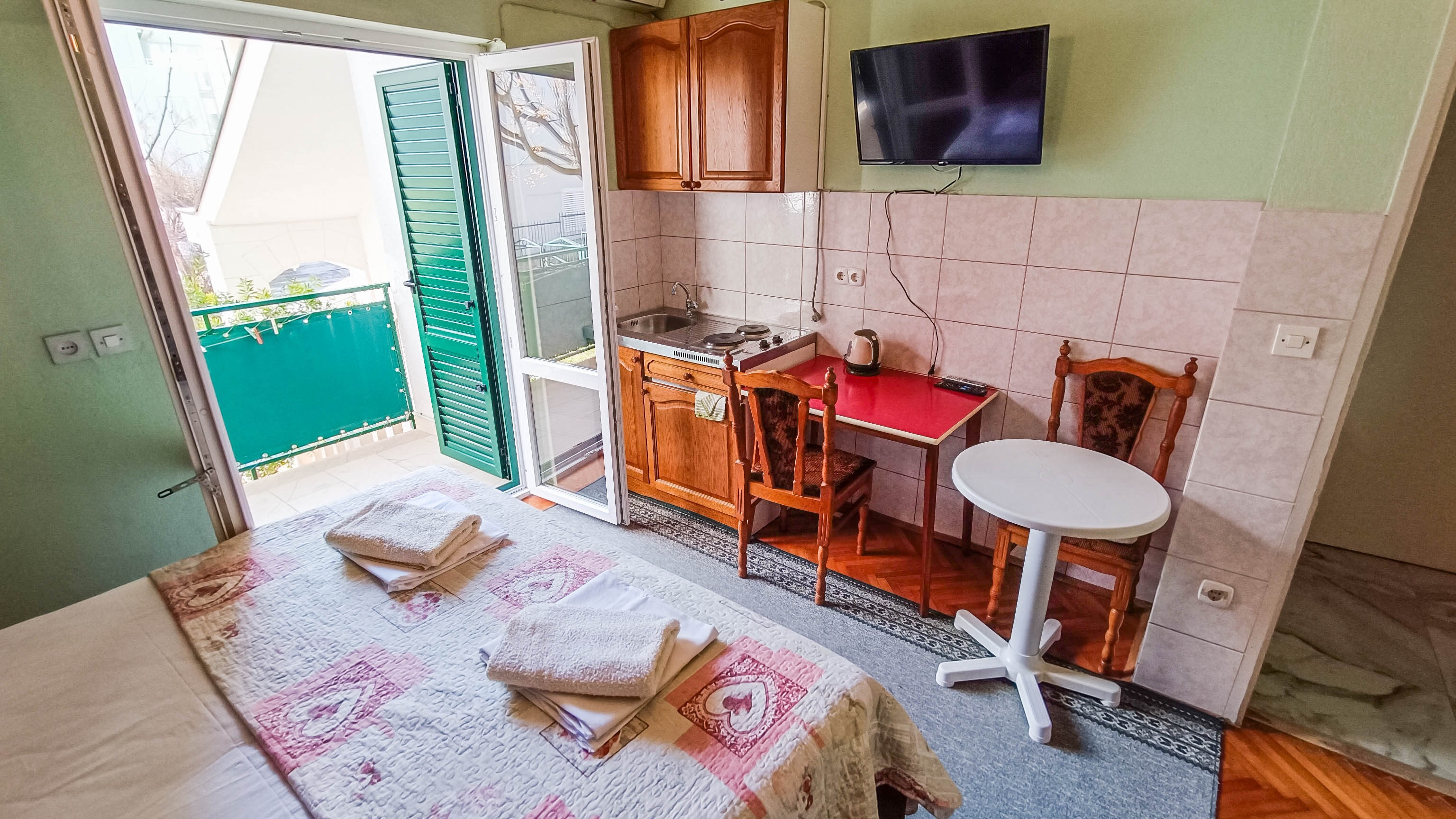 Four bedroom apartment near beach Promajna, Makarska  A-c