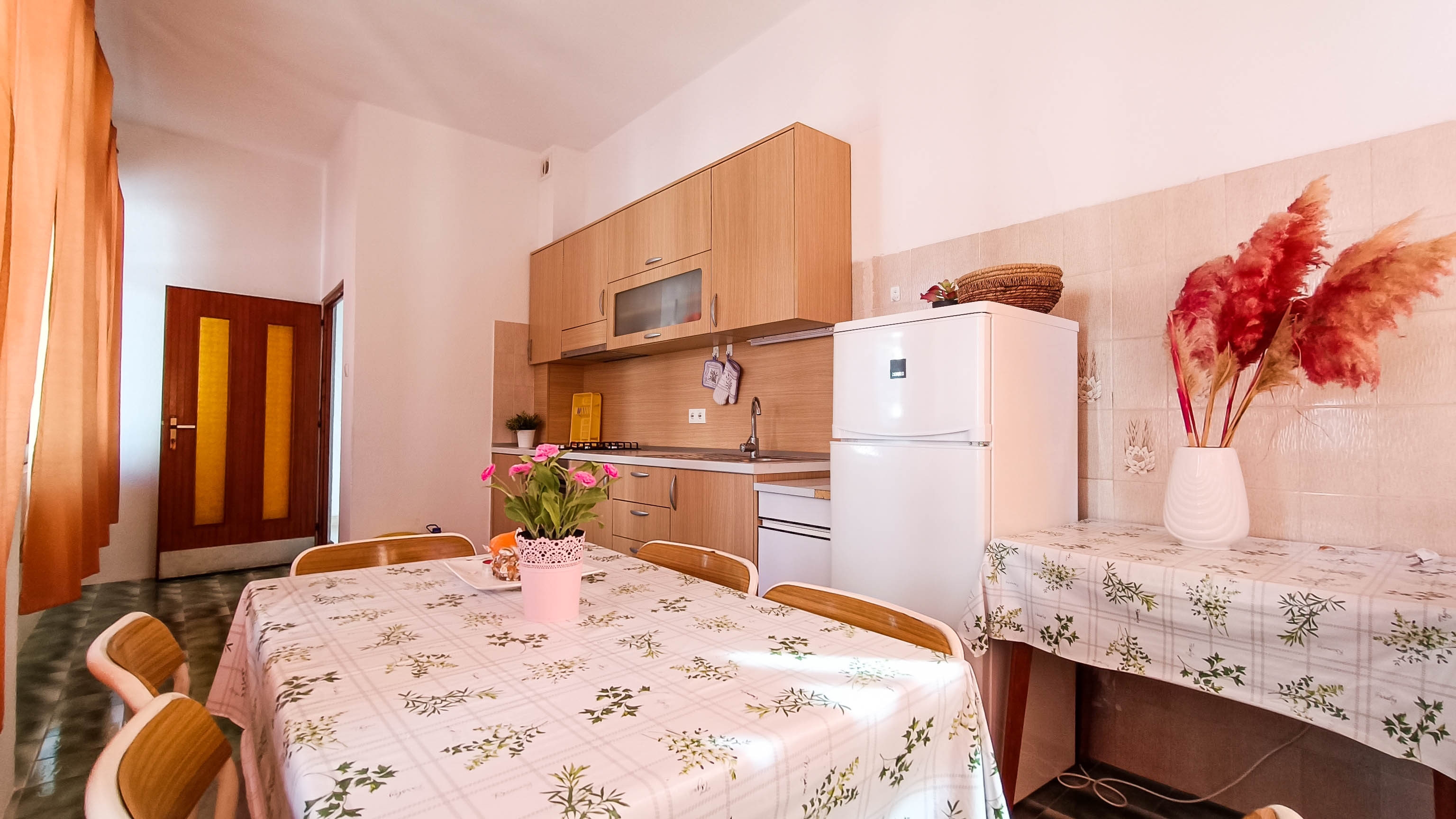 Four bedroom apartment near beach Promajna, Makarska  A-c