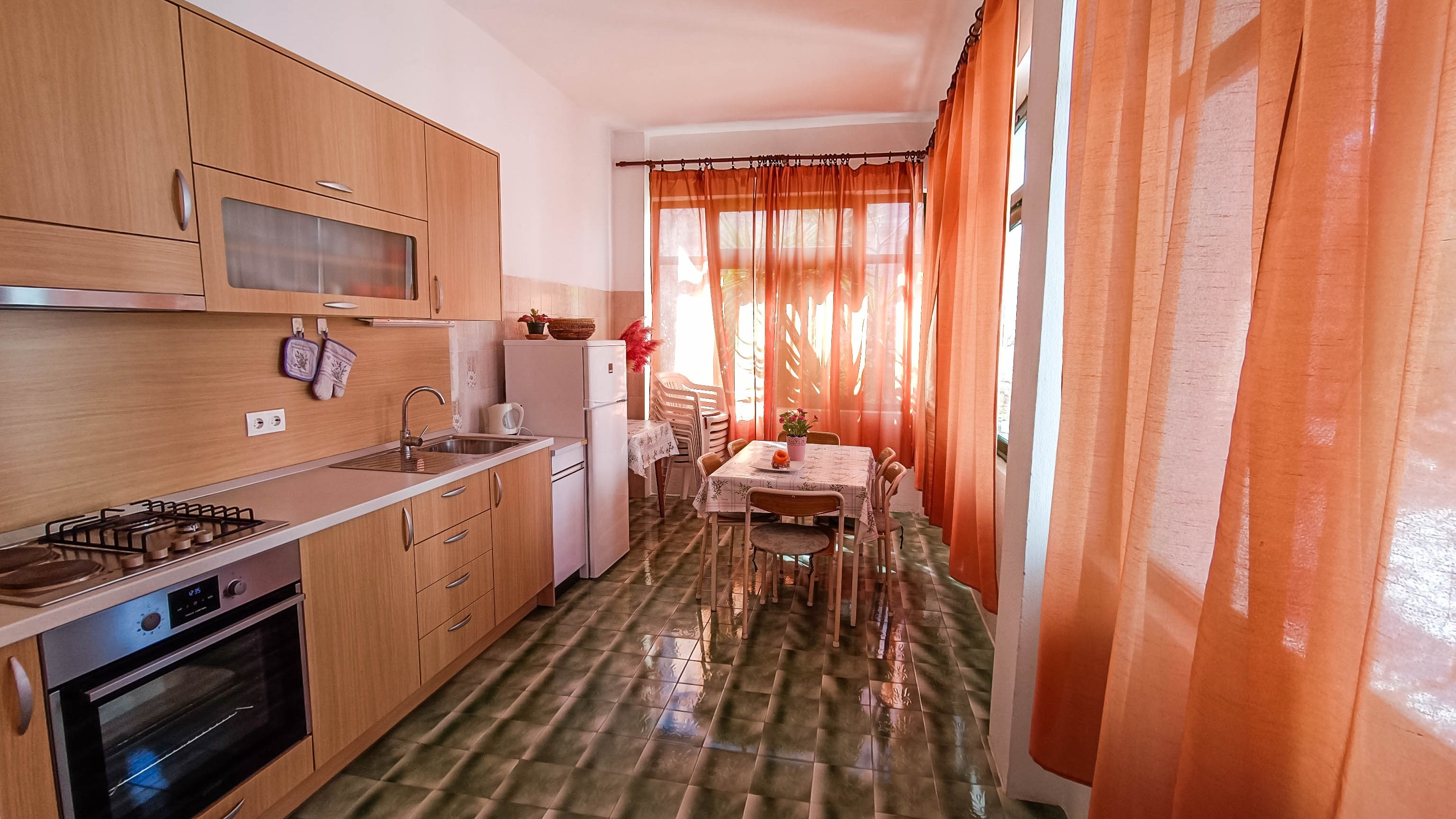 Four bedroom apartment near beach Promajna, Makarska  A-c