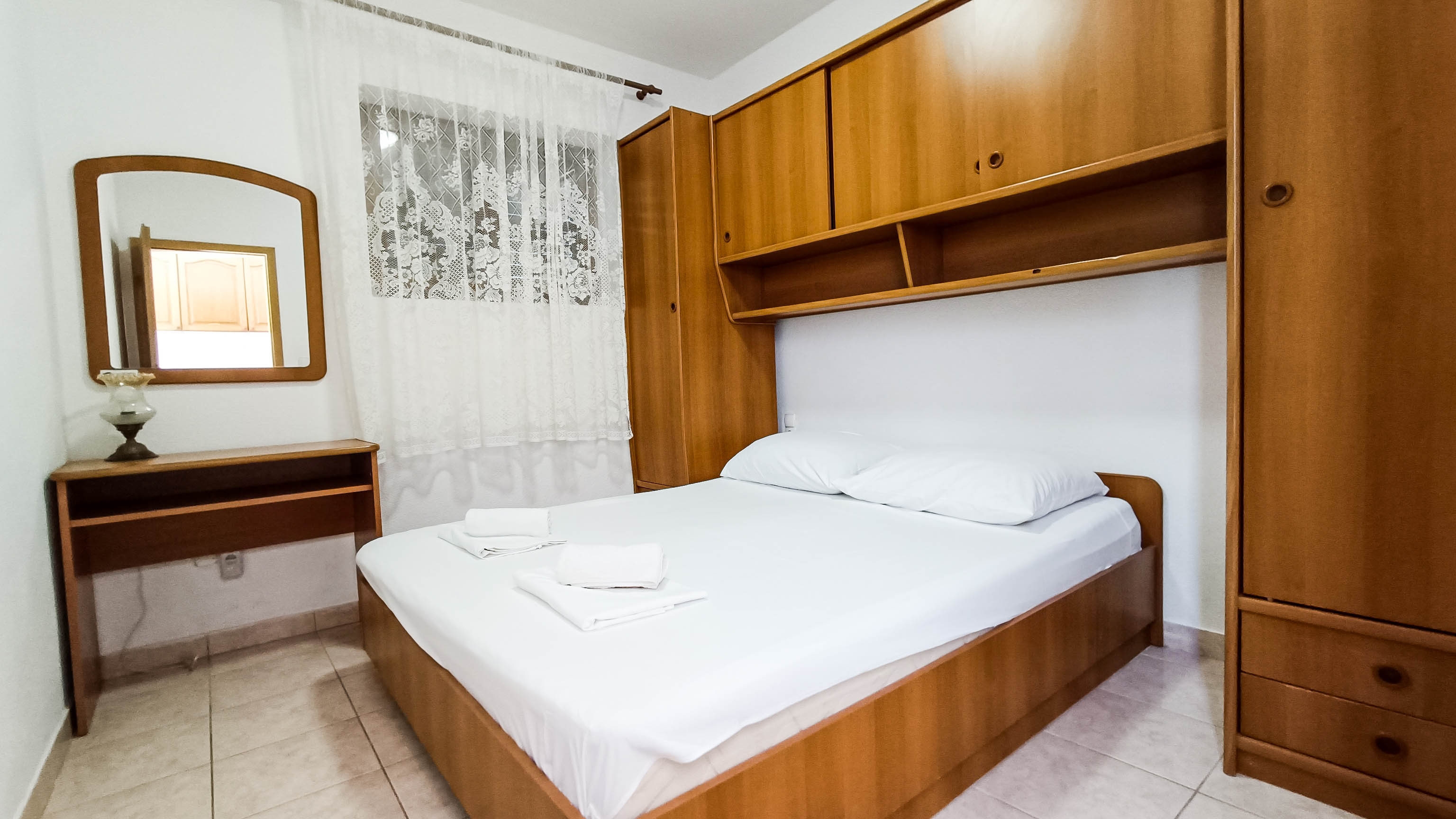 One bedroom apartment near beach Promajna, Makarska  A-d