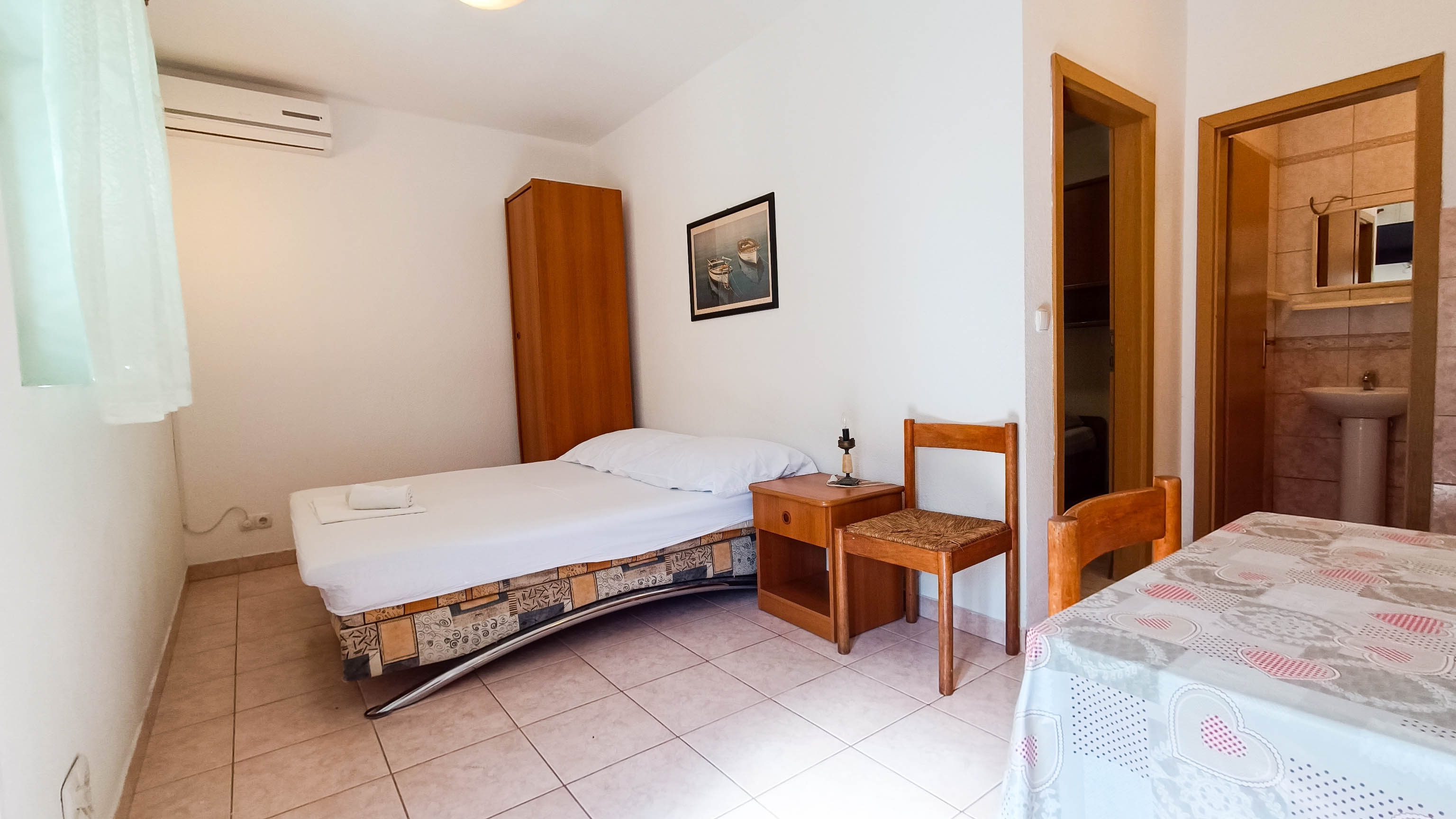 One bedroom apartment near beach Promajna, Makarska  A-d