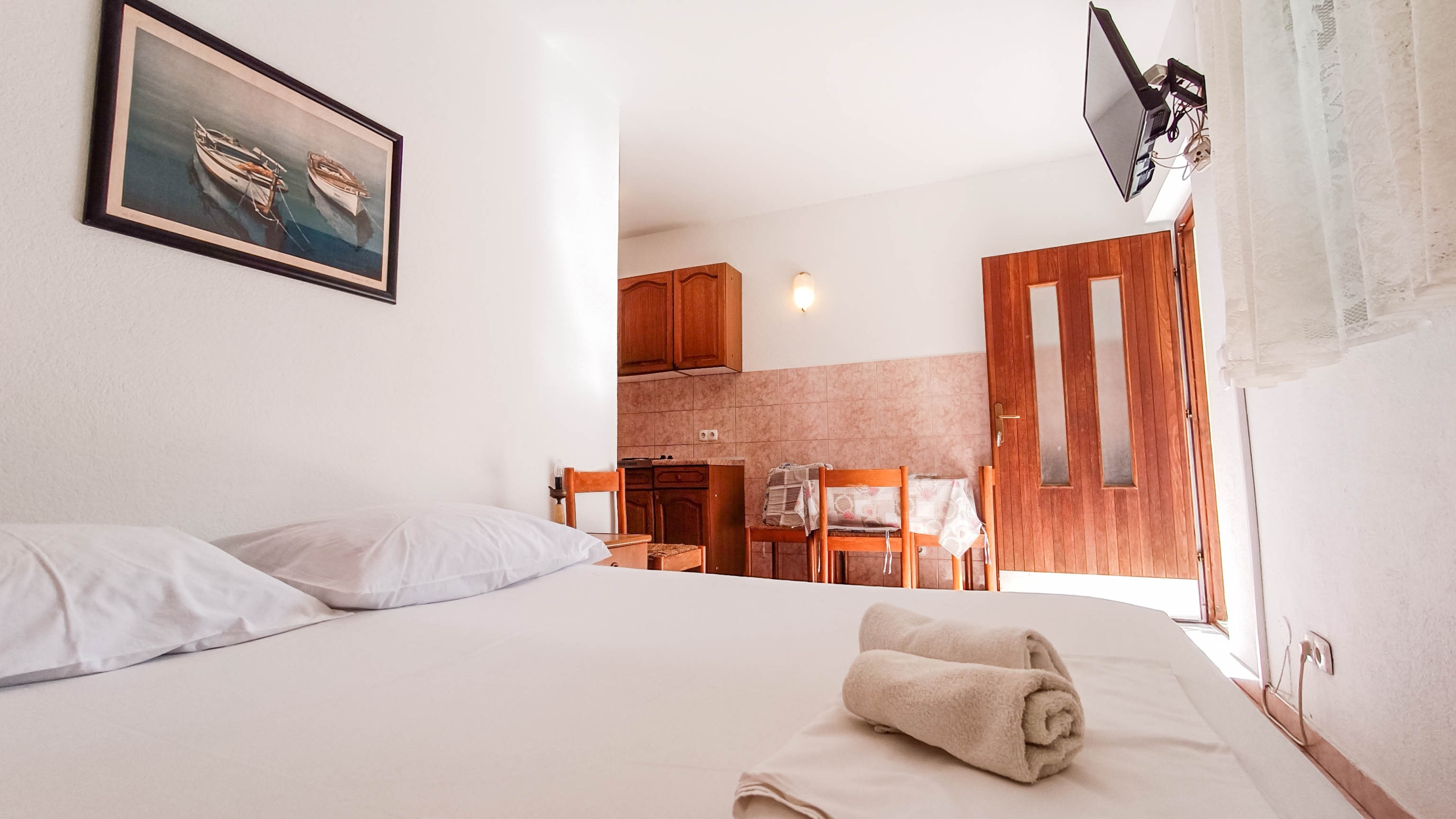 One bedroom apartment near beach Promajna, Makarska  A-d