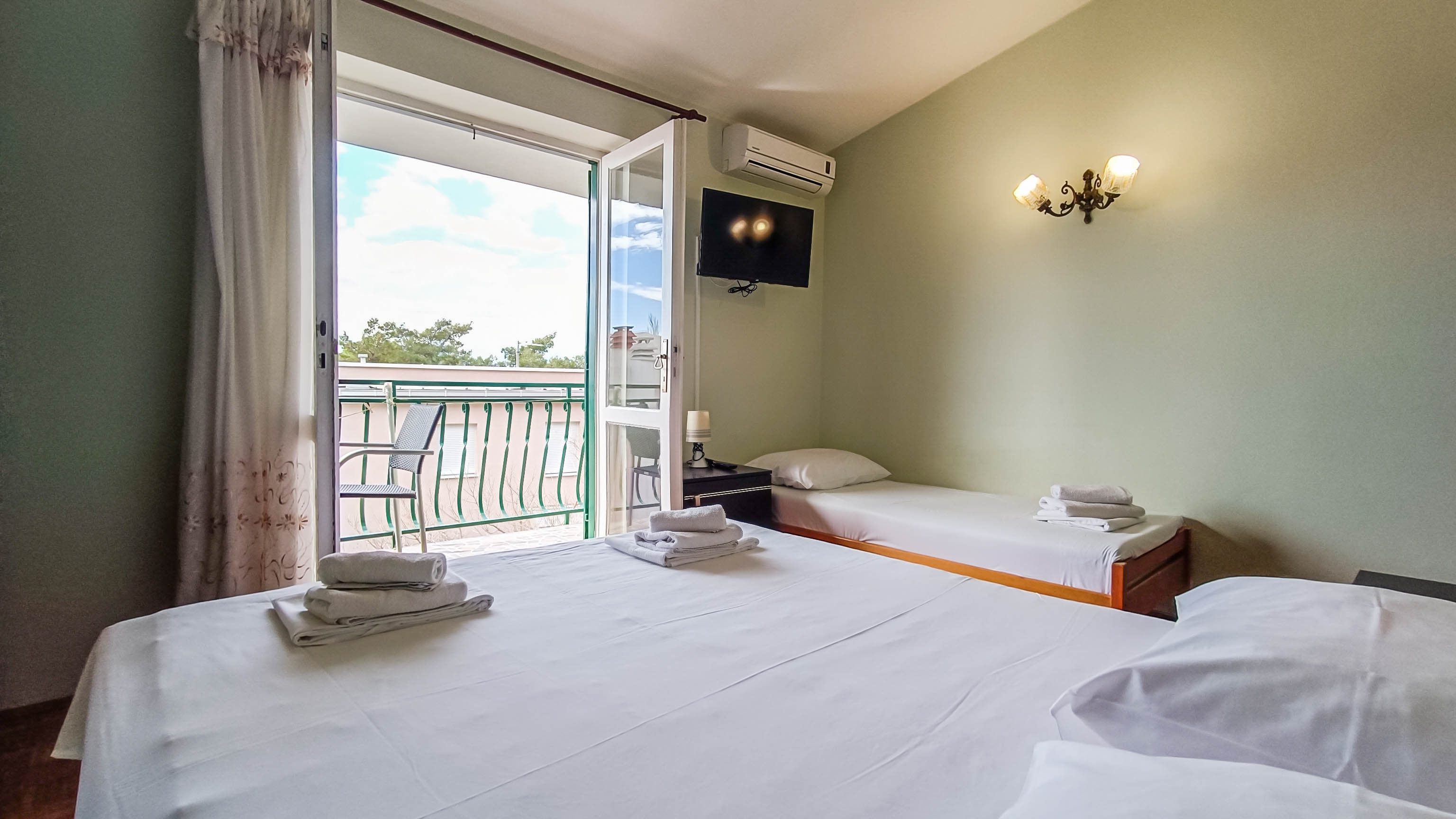 One bedroom apartment near beach Promajna, Makarska  A-e