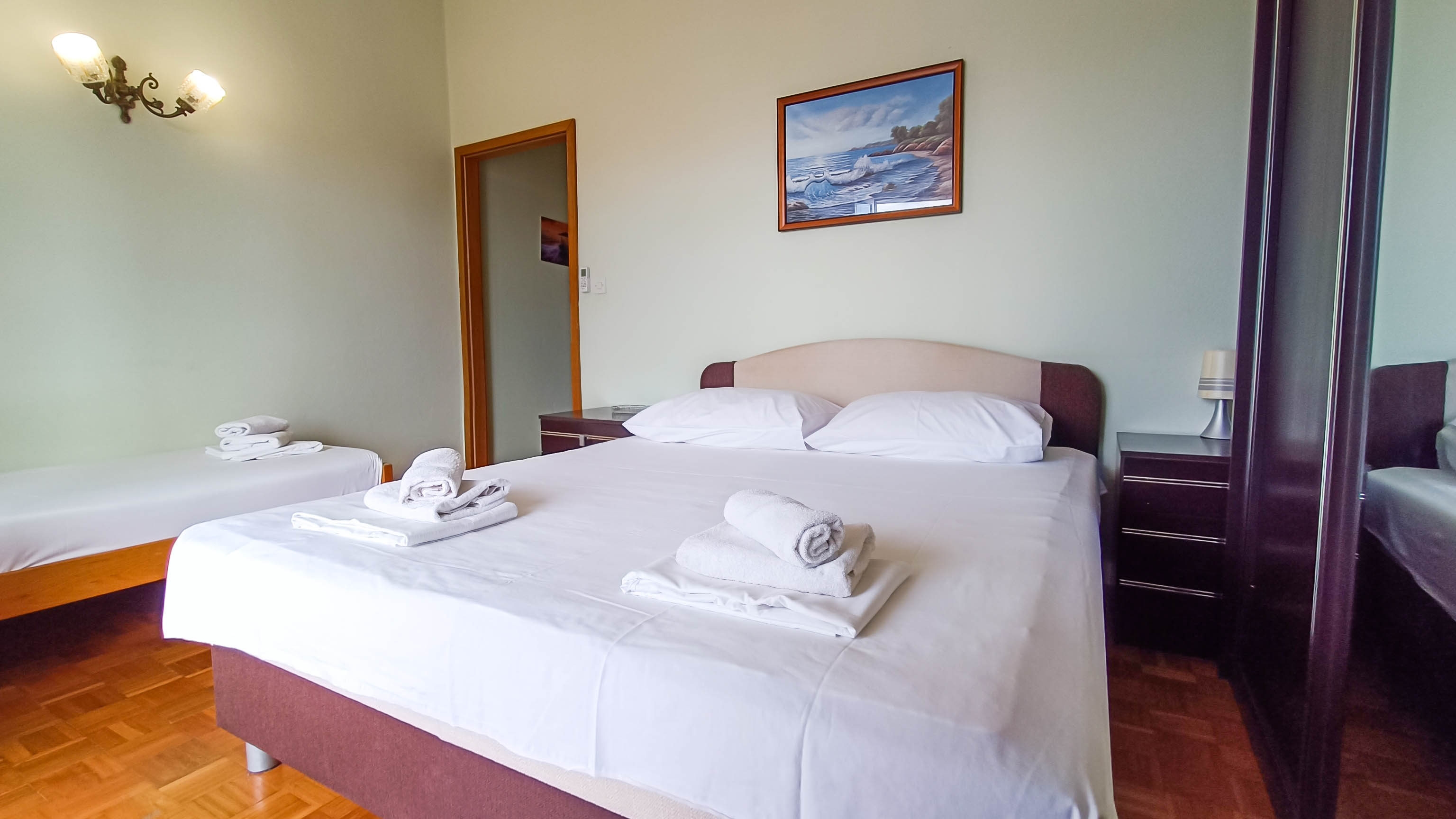 One bedroom apartment near beach Promajna, Makarska  A-e